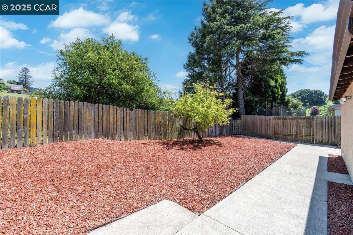 Detail Gallery Image 45 of 53 For 1144 Parkridge Dr, Richmond,  CA 94803 - 3 Beds | 2 Baths