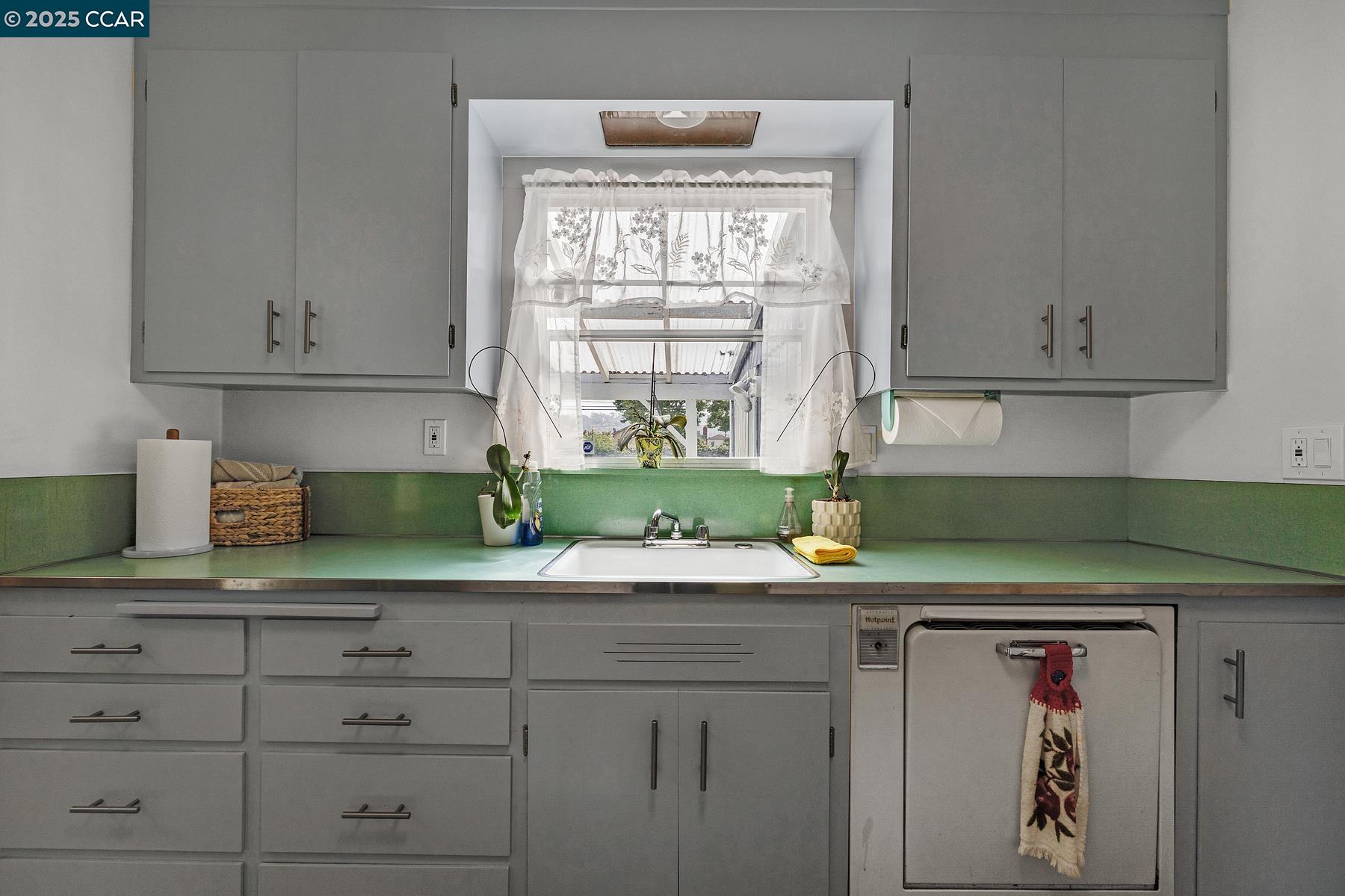 Detail Gallery Image 26 of 40 For 458 36th Street, Richmond,  CA 94805 - 2 Beds | 1 Baths