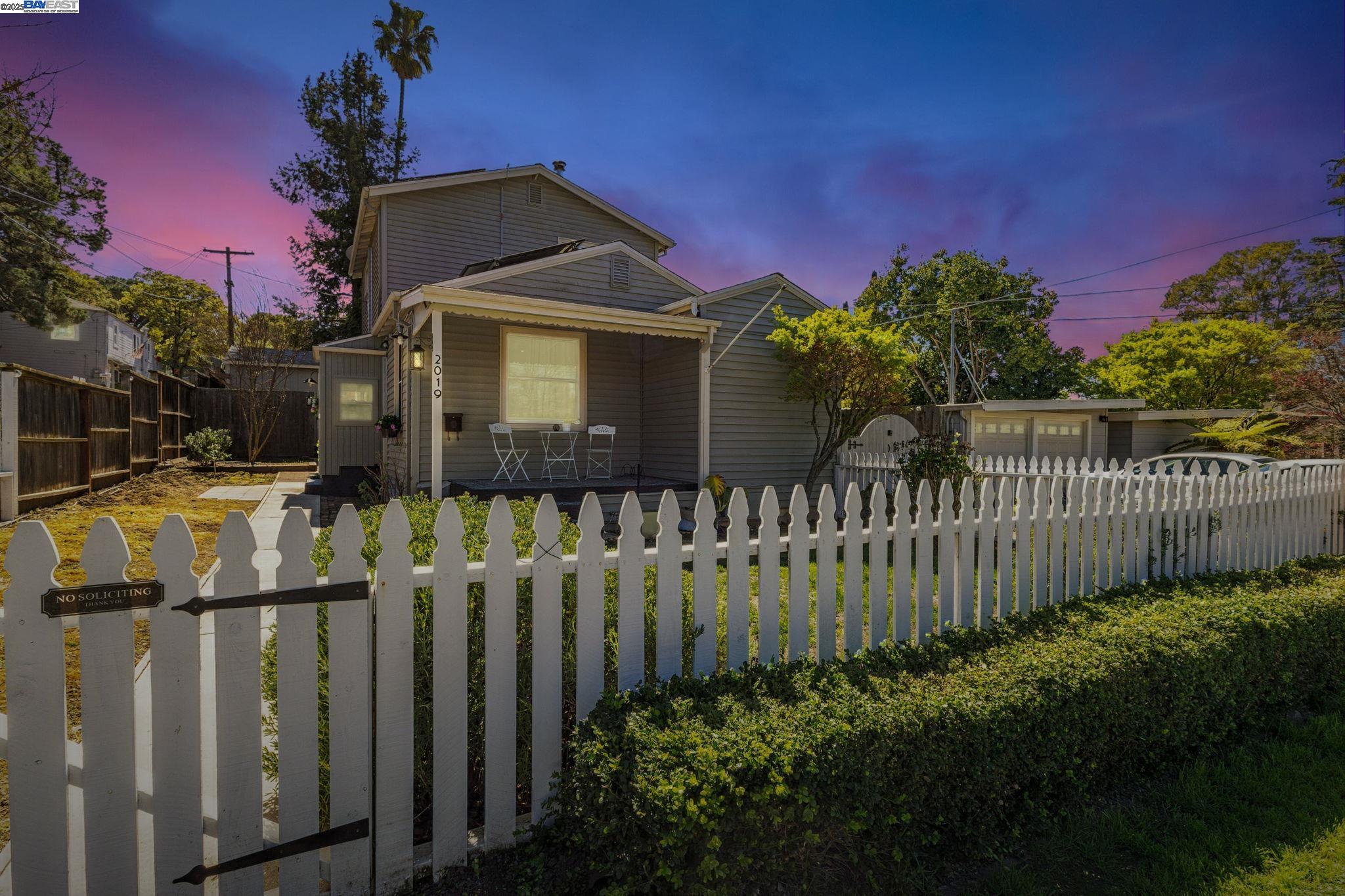 Detail Gallery Image 1 of 56 For 2019 E St, Hayward,  CA 94541 - 3 Beds | 2 Baths
