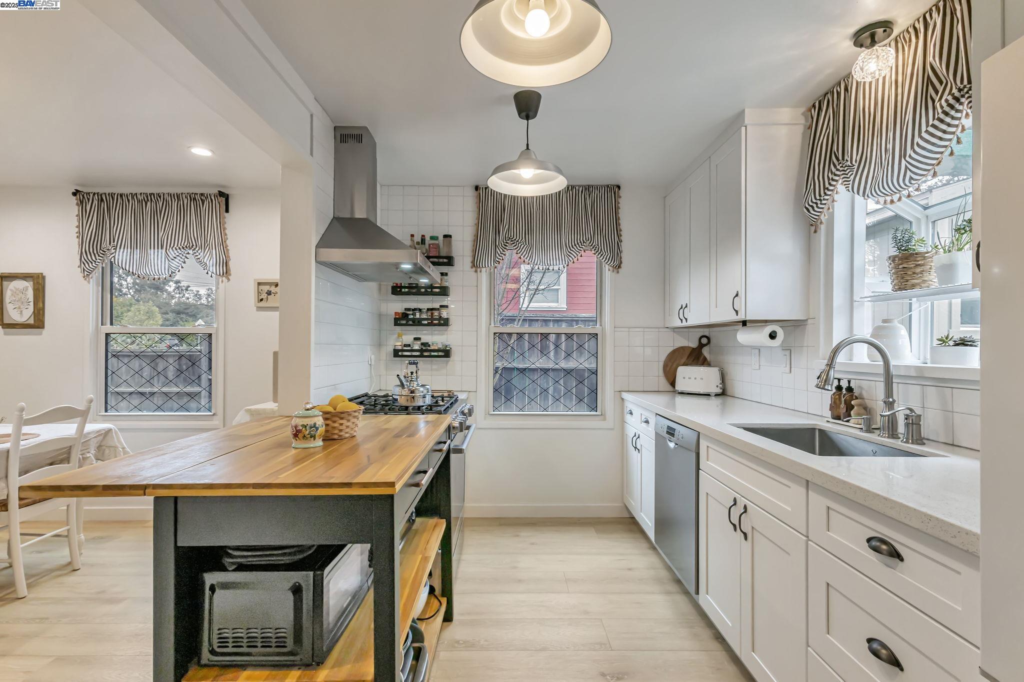 Detail Gallery Image 15 of 56 For 2019 E St, Hayward,  CA 94541 - 3 Beds | 2 Baths