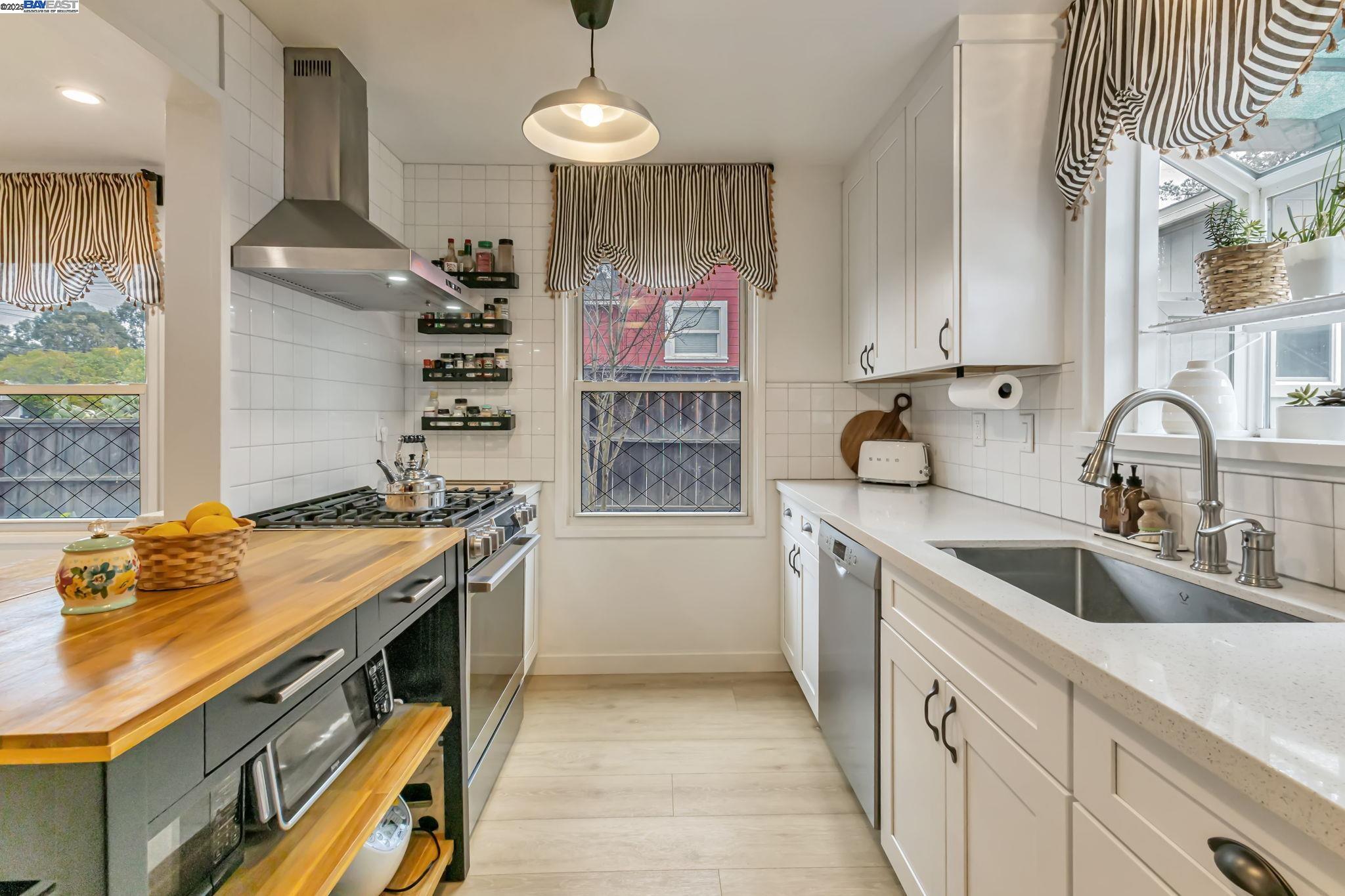Detail Gallery Image 16 of 56 For 2019 E St, Hayward,  CA 94541 - 3 Beds | 2 Baths