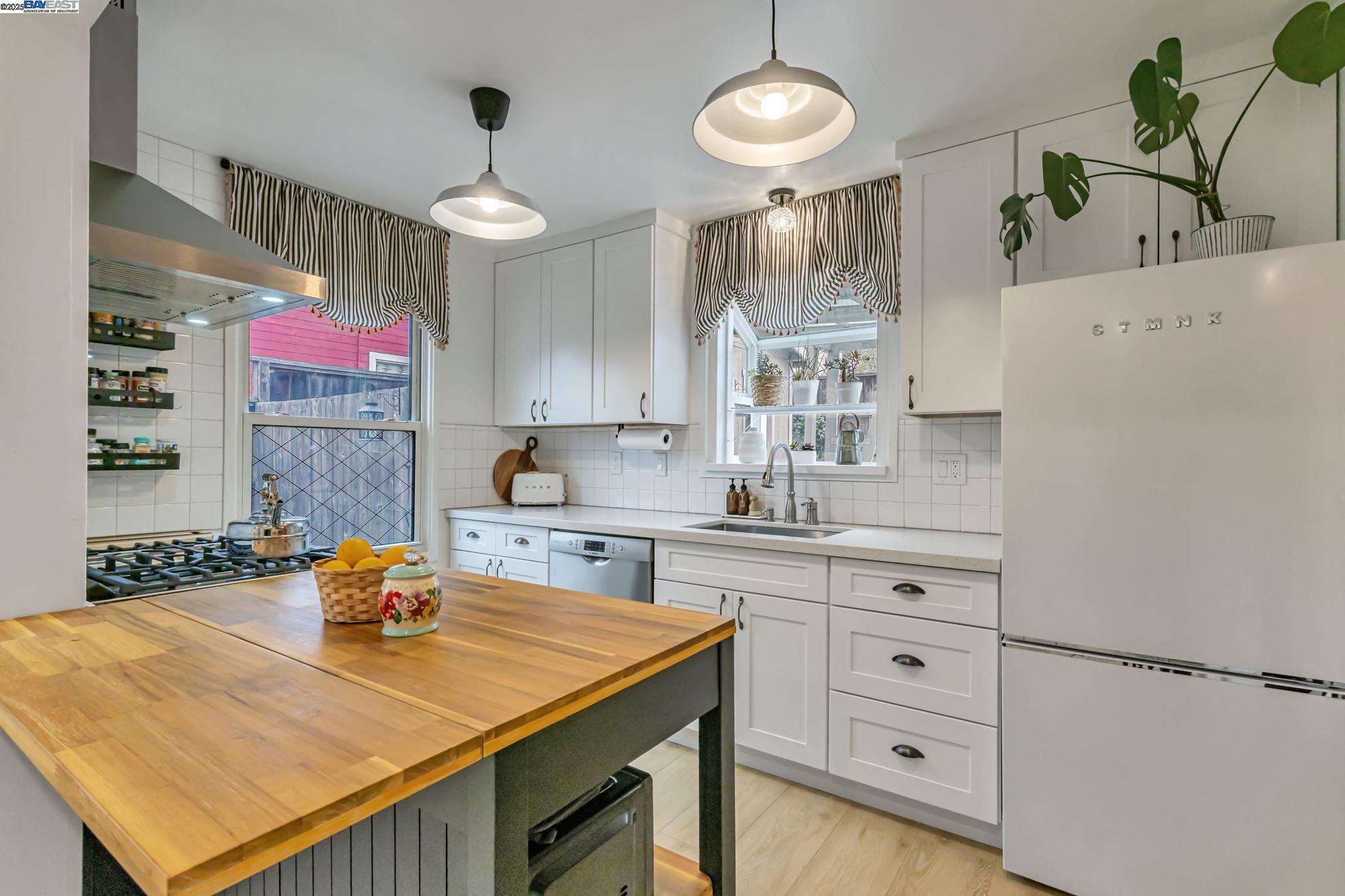 Detail Gallery Image 17 of 56 For 2019 E St, Hayward,  CA 94541 - 3 Beds | 2 Baths