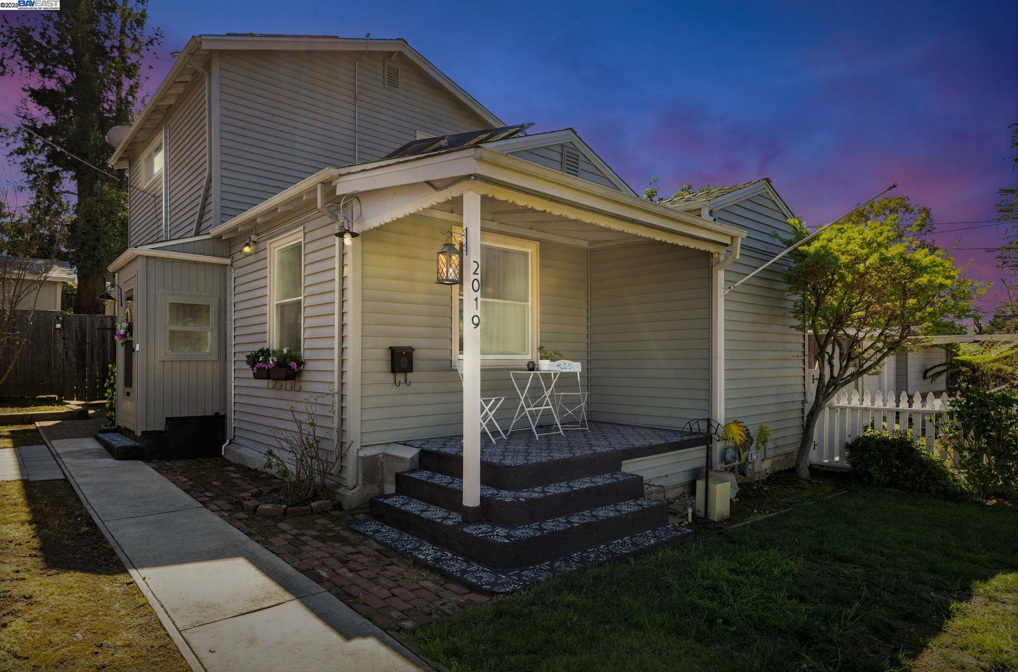 Detail Gallery Image 4 of 56 For 2019 E St, Hayward,  CA 94541 - 3 Beds | 2 Baths
