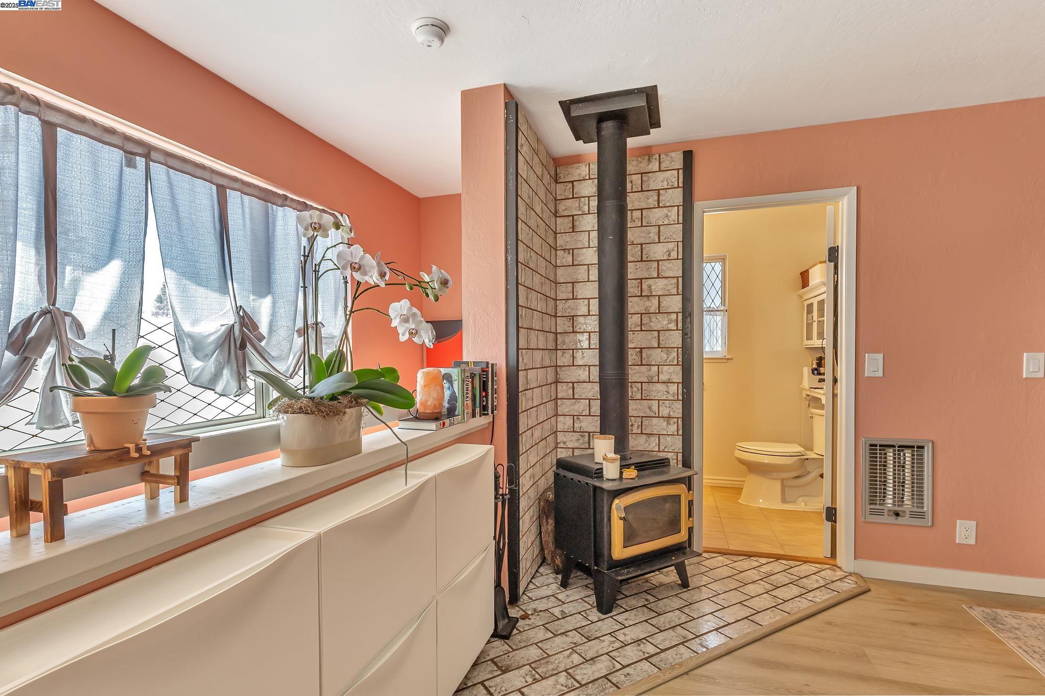 Detail Gallery Image 30 of 56 For 2019 E St, Hayward,  CA 94541 - 3 Beds | 2 Baths