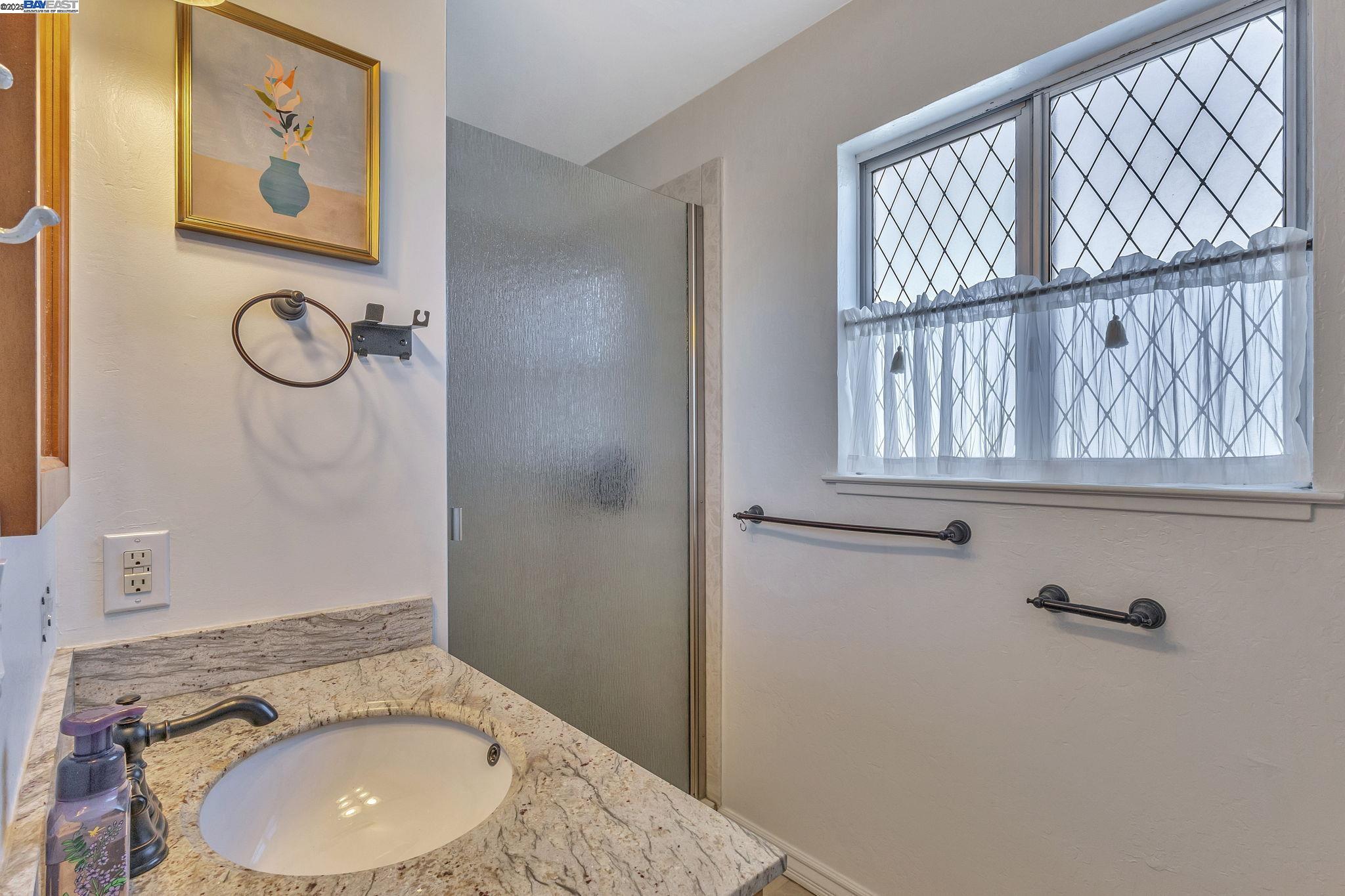 Detail Gallery Image 31 of 56 For 2019 E St, Hayward,  CA 94541 - 3 Beds | 2 Baths