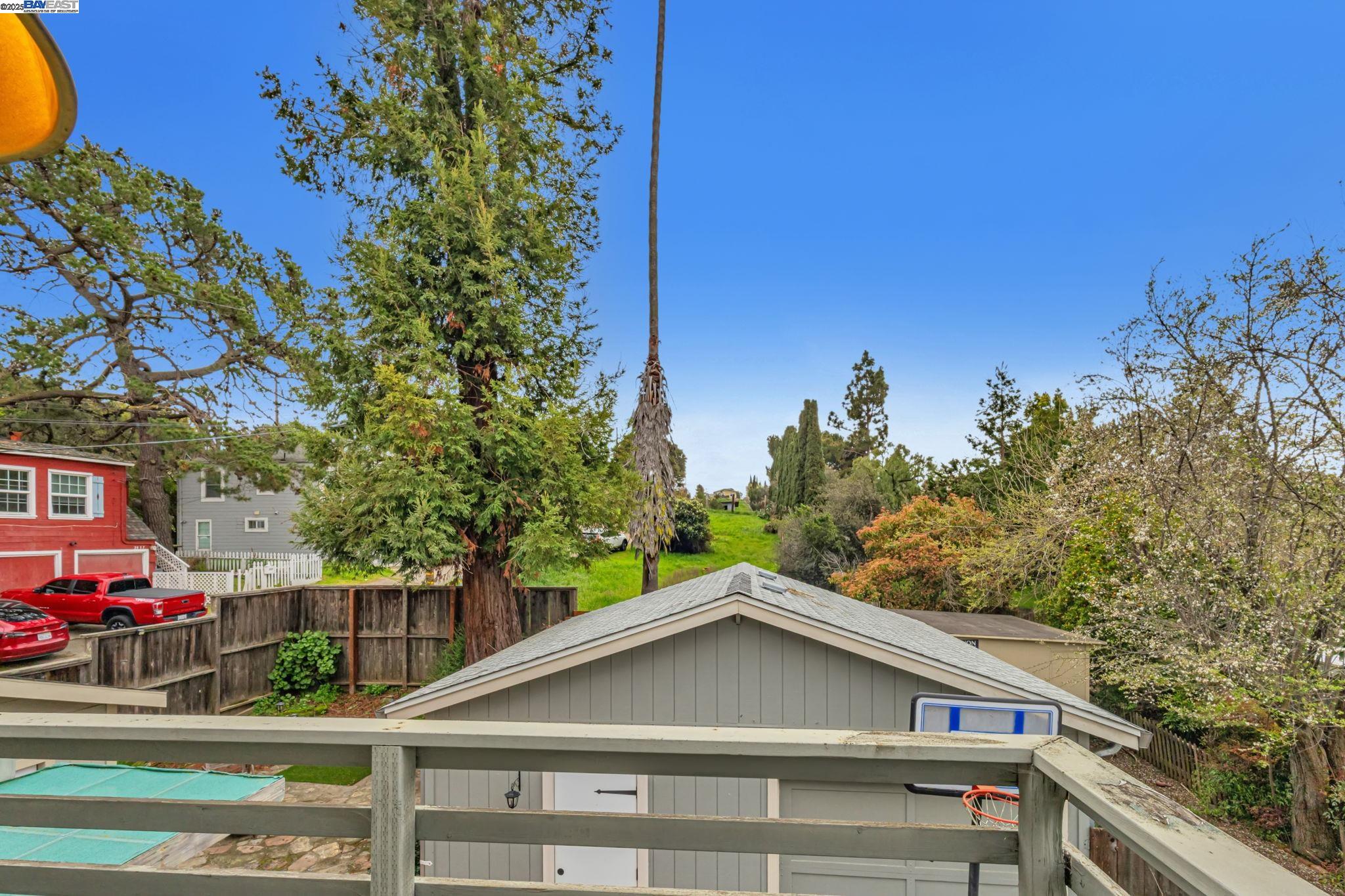 Detail Gallery Image 32 of 56 For 2019 E St, Hayward,  CA 94541 - 3 Beds | 2 Baths