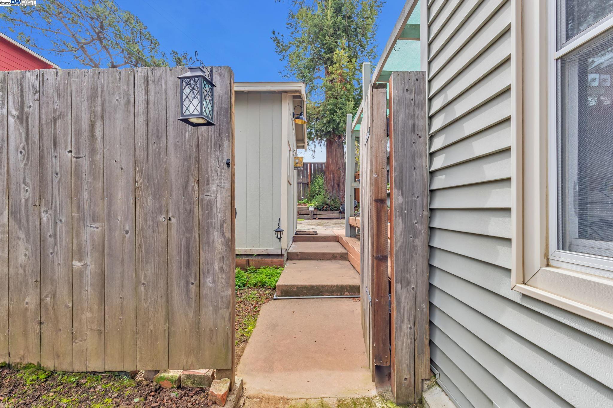 Detail Gallery Image 36 of 56 For 2019 E St, Hayward,  CA 94541 - 3 Beds | 2 Baths