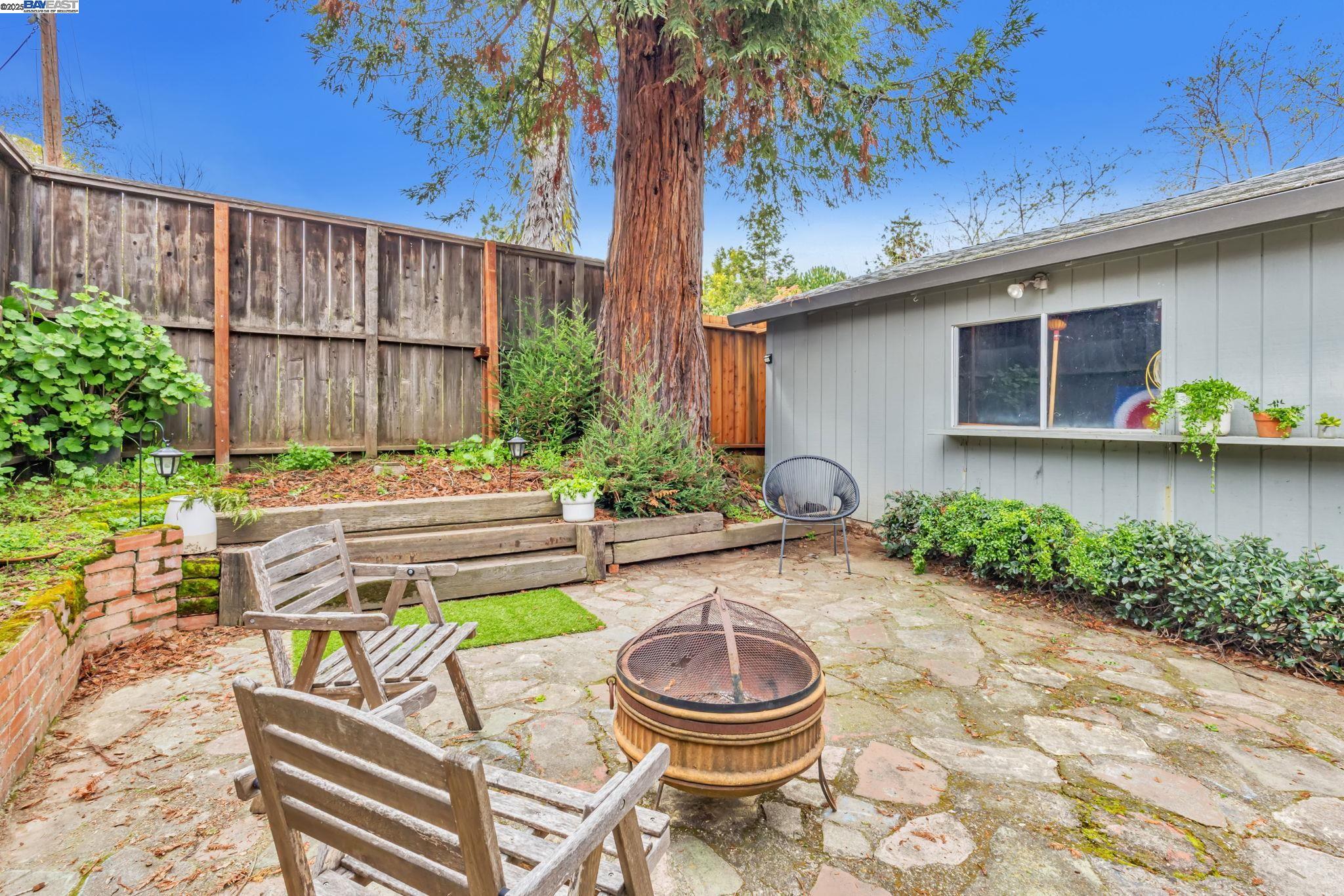 Detail Gallery Image 38 of 56 For 2019 E St, Hayward,  CA 94541 - 3 Beds | 2 Baths