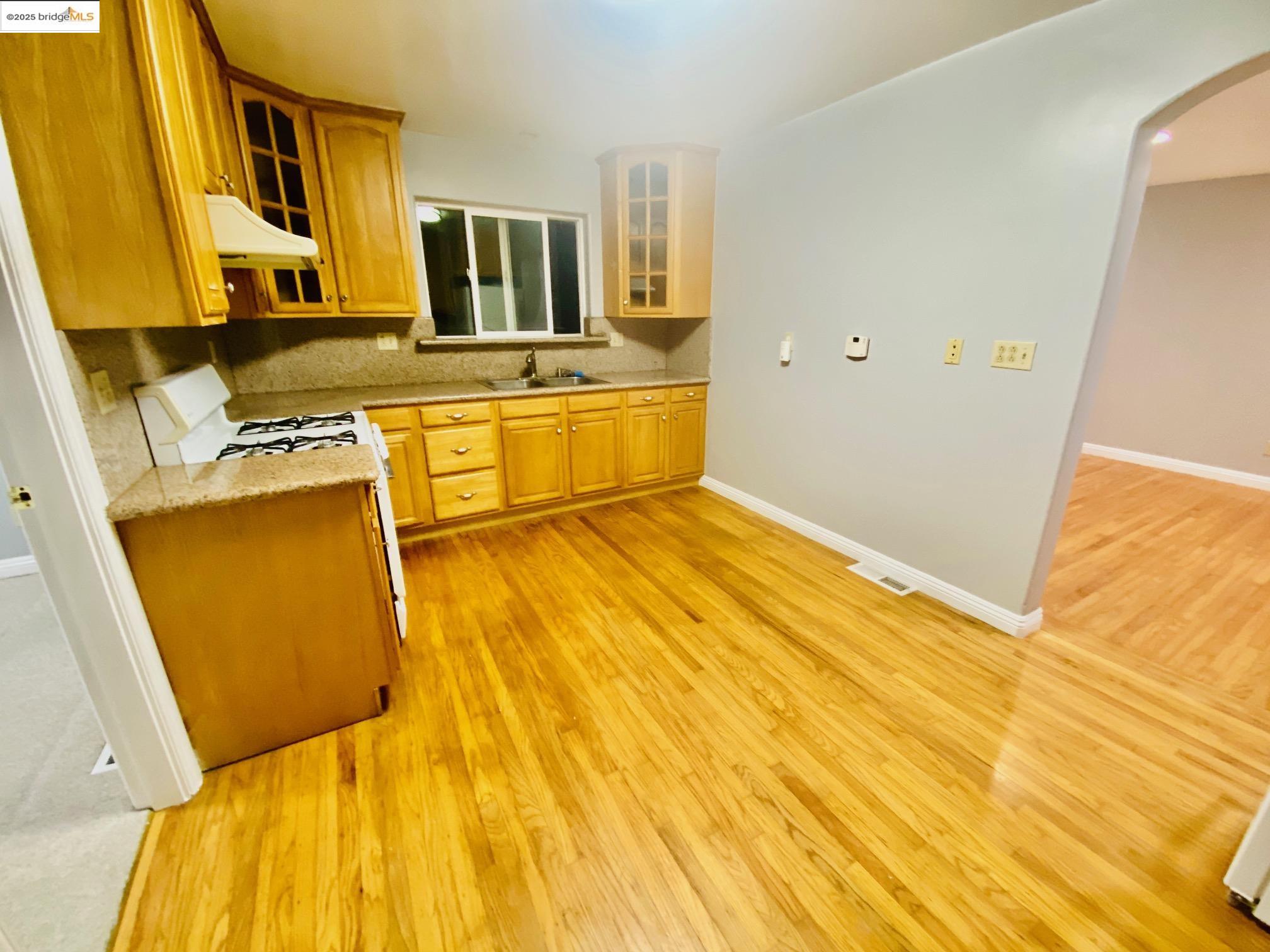 Detail Gallery Image 7 of 43 For 512 Central Ave, Alameda,  CA 94501 - – Beds | – Baths