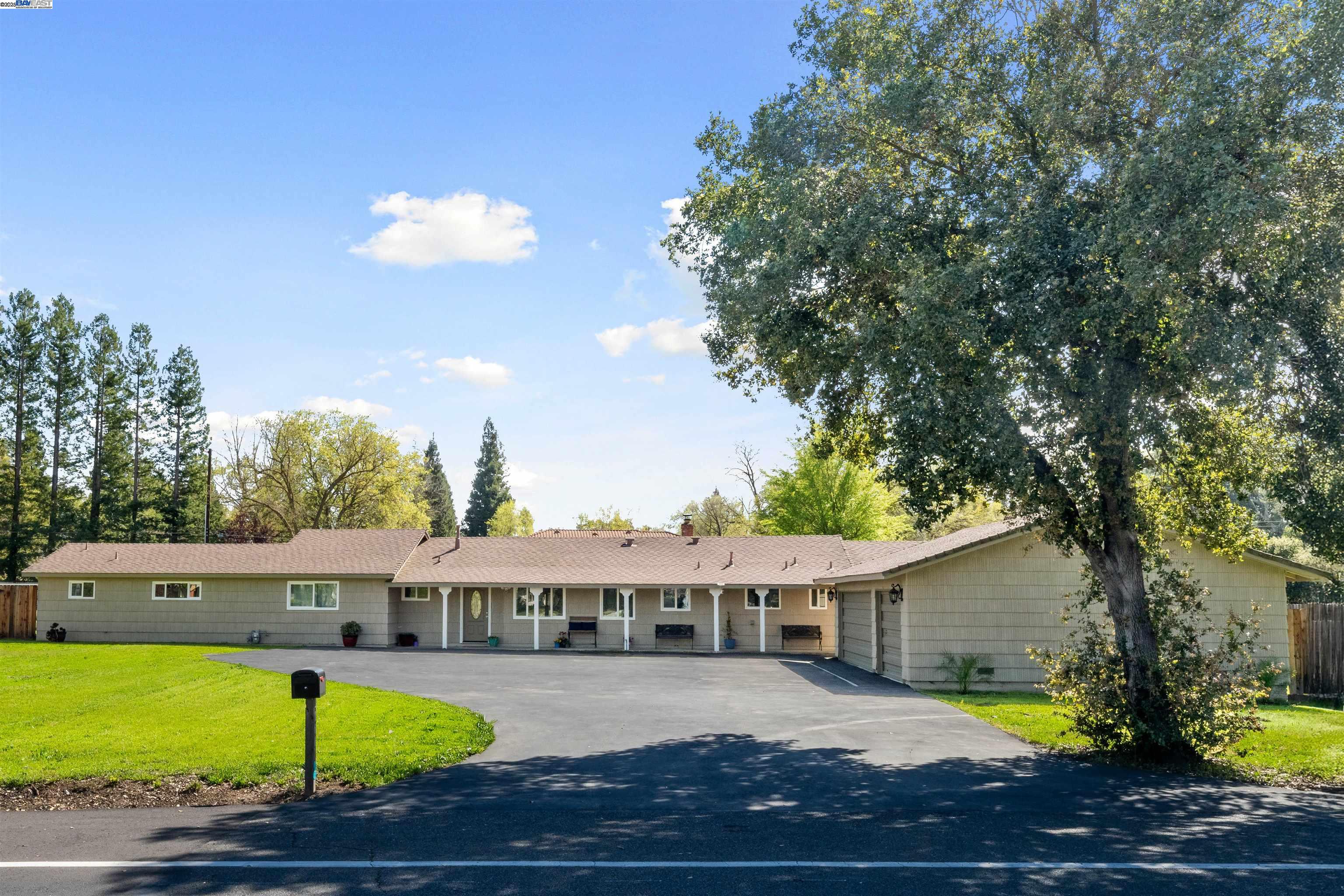 Detail Gallery Image 1 of 30 For 3160 Northrop Ave, Sacramento,  CA 95864 - 3 Beds | 2/2 Baths