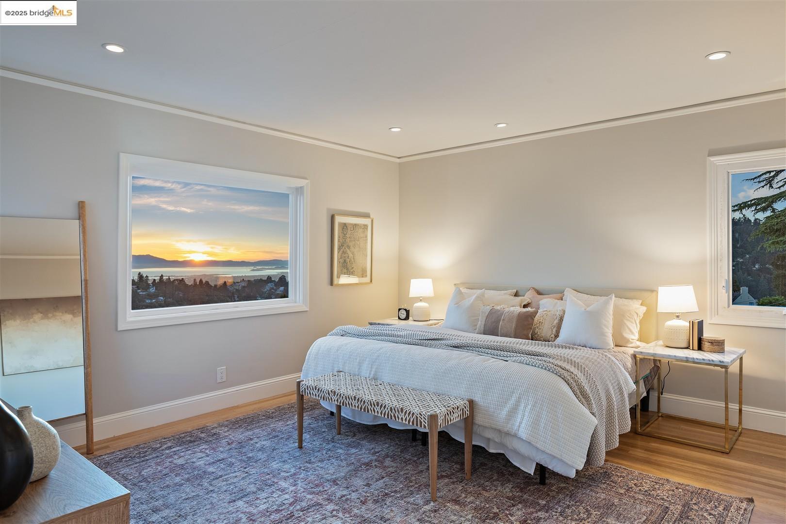 Detail Gallery Image 3 of 47 For 5800 Mendoza Dr, Oakland,  CA 94611 - 3 Beds | 2 Baths