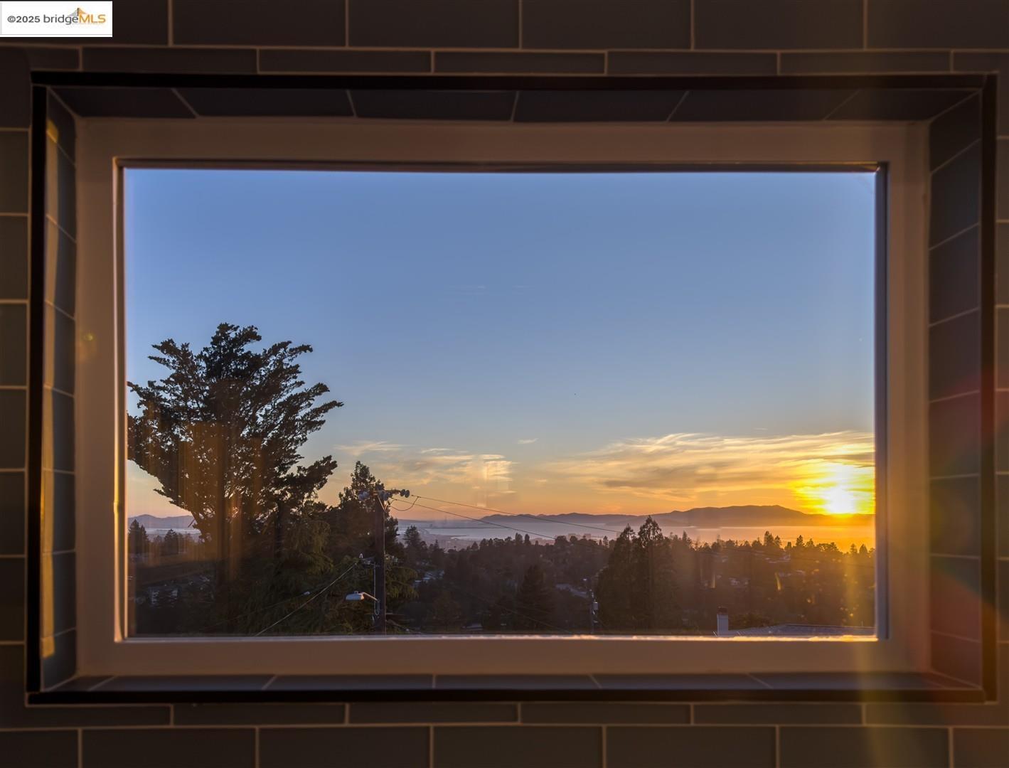 Detail Gallery Image 21 of 47 For 5800 Mendoza Dr, Oakland,  CA 94611 - 3 Beds | 2 Baths