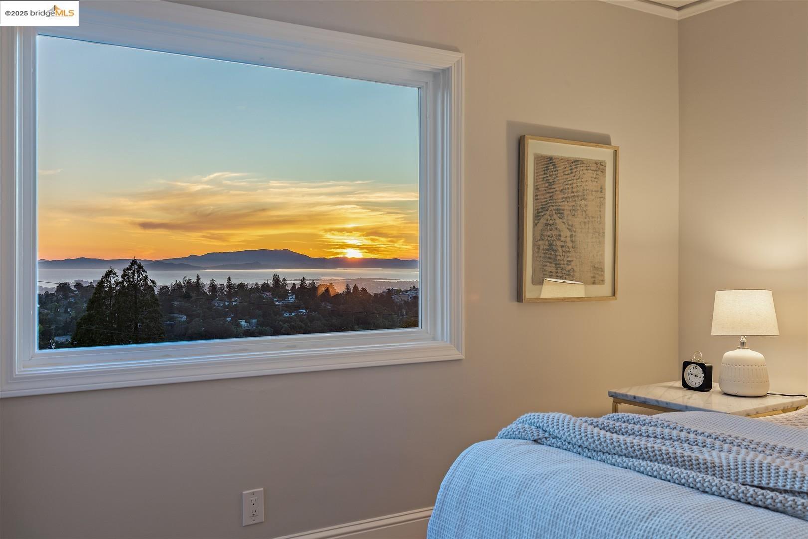 Detail Gallery Image 22 of 47 For 5800 Mendoza Dr, Oakland,  CA 94611 - 3 Beds | 2 Baths