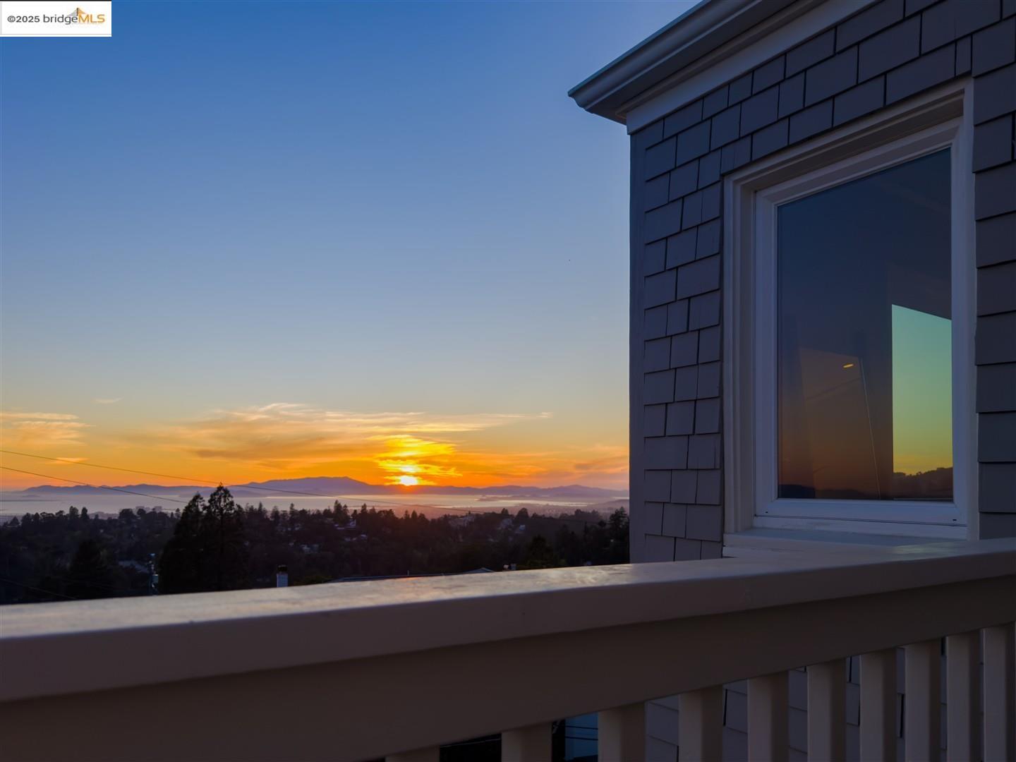 Detail Gallery Image 23 of 47 For 5800 Mendoza Dr, Oakland,  CA 94611 - 3 Beds | 2 Baths