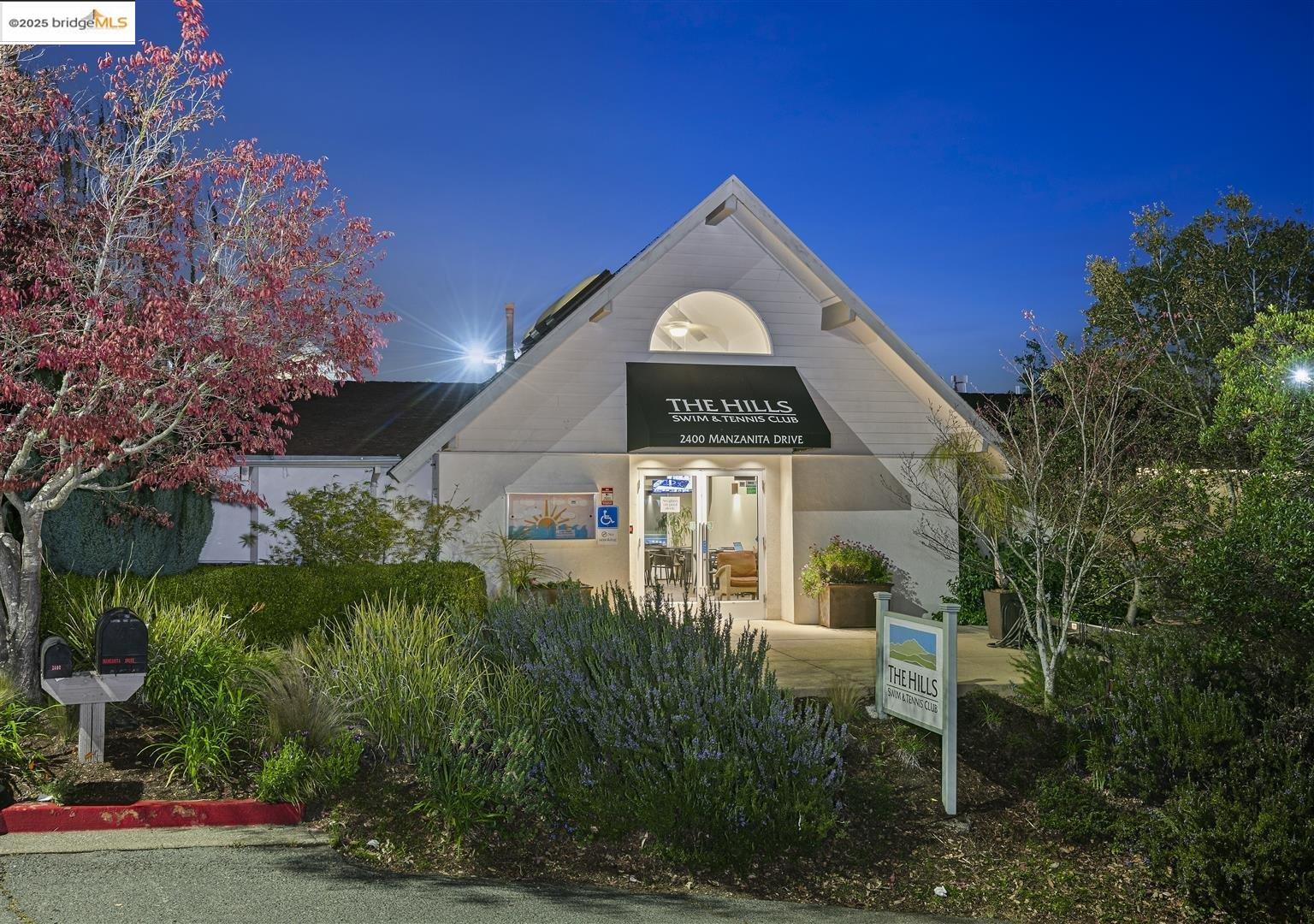 Detail Gallery Image 47 of 47 For 5800 Mendoza Dr, Oakland,  CA 94611 - 3 Beds | 2 Baths