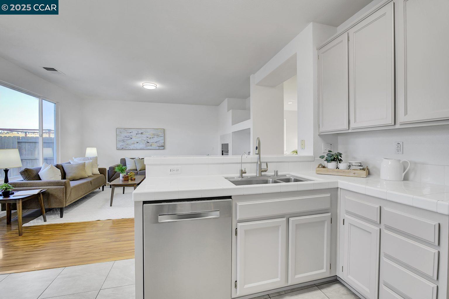 Detail Gallery Image 13 of 37 For 563 Silver Saddle Dr, Pittsburg,  CA 94565 - 4 Beds | 2 Baths