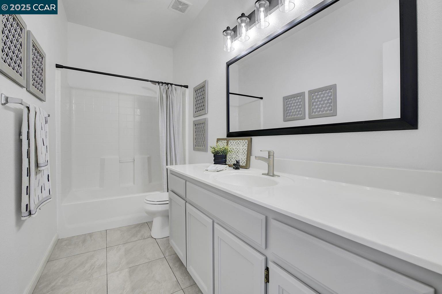 Detail Gallery Image 19 of 37 For 563 Silver Saddle Dr, Pittsburg,  CA 94565 - 4 Beds | 2 Baths