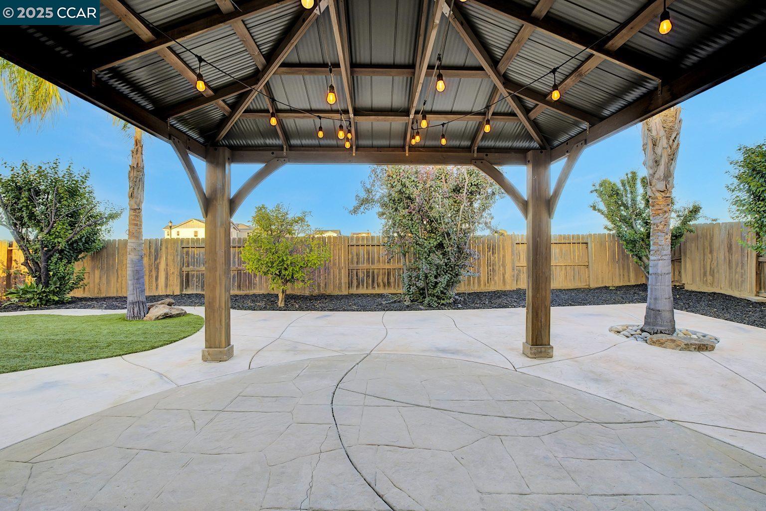 Detail Gallery Image 28 of 37 For 563 Silver Saddle Dr, Pittsburg,  CA 94565 - 4 Beds | 2 Baths