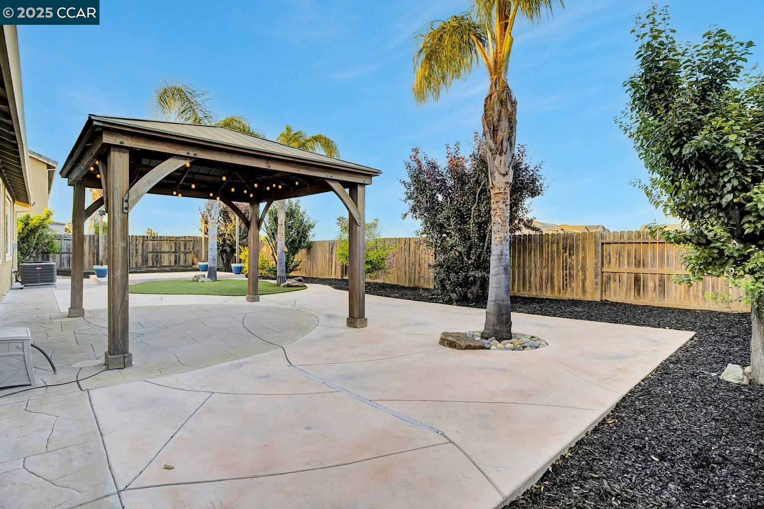 Detail Gallery Image 29 of 37 For 563 Silver Saddle Dr, Pittsburg,  CA 94565 - 4 Beds | 2 Baths