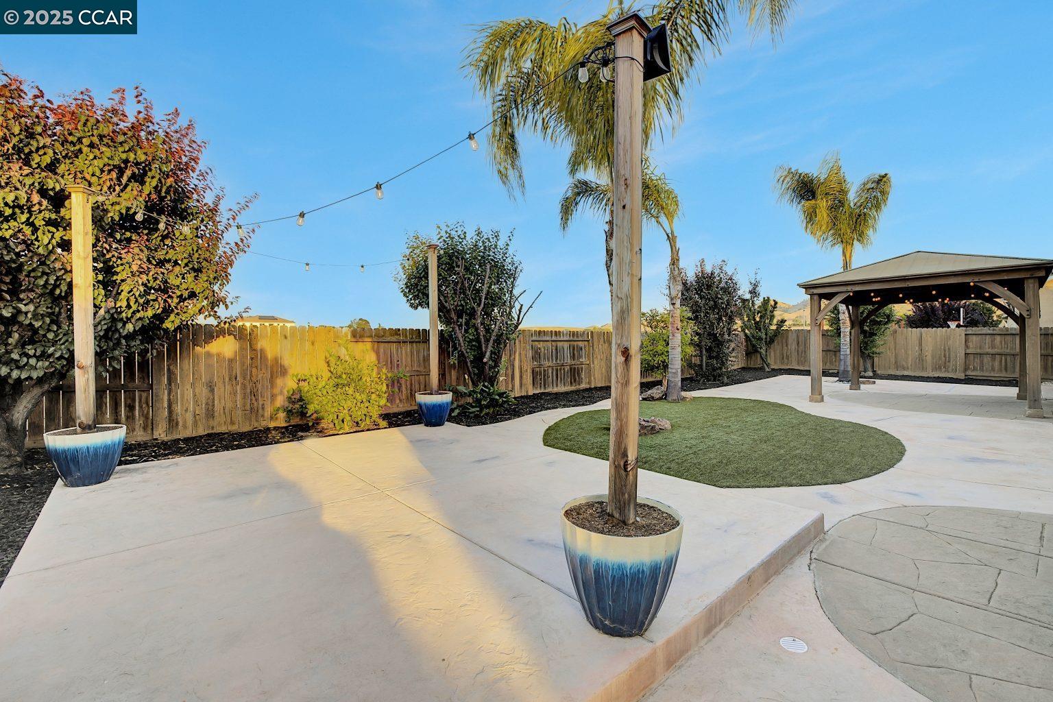 Detail Gallery Image 30 of 37 For 563 Silver Saddle Dr, Pittsburg,  CA 94565 - 4 Beds | 2 Baths