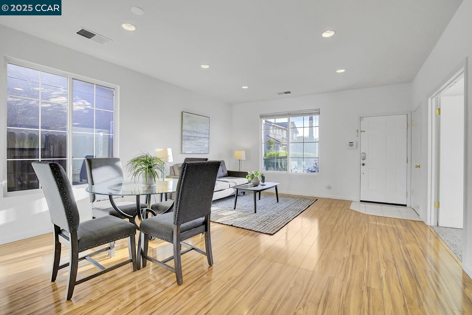Detail Gallery Image 4 of 37 For 563 Silver Saddle Dr, Pittsburg,  CA 94565 - 4 Beds | 2 Baths