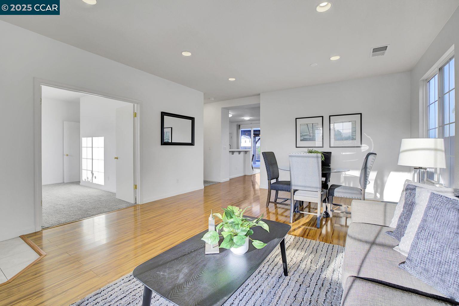 Detail Gallery Image 5 of 37 For 563 Silver Saddle Dr, Pittsburg,  CA 94565 - 4 Beds | 2 Baths