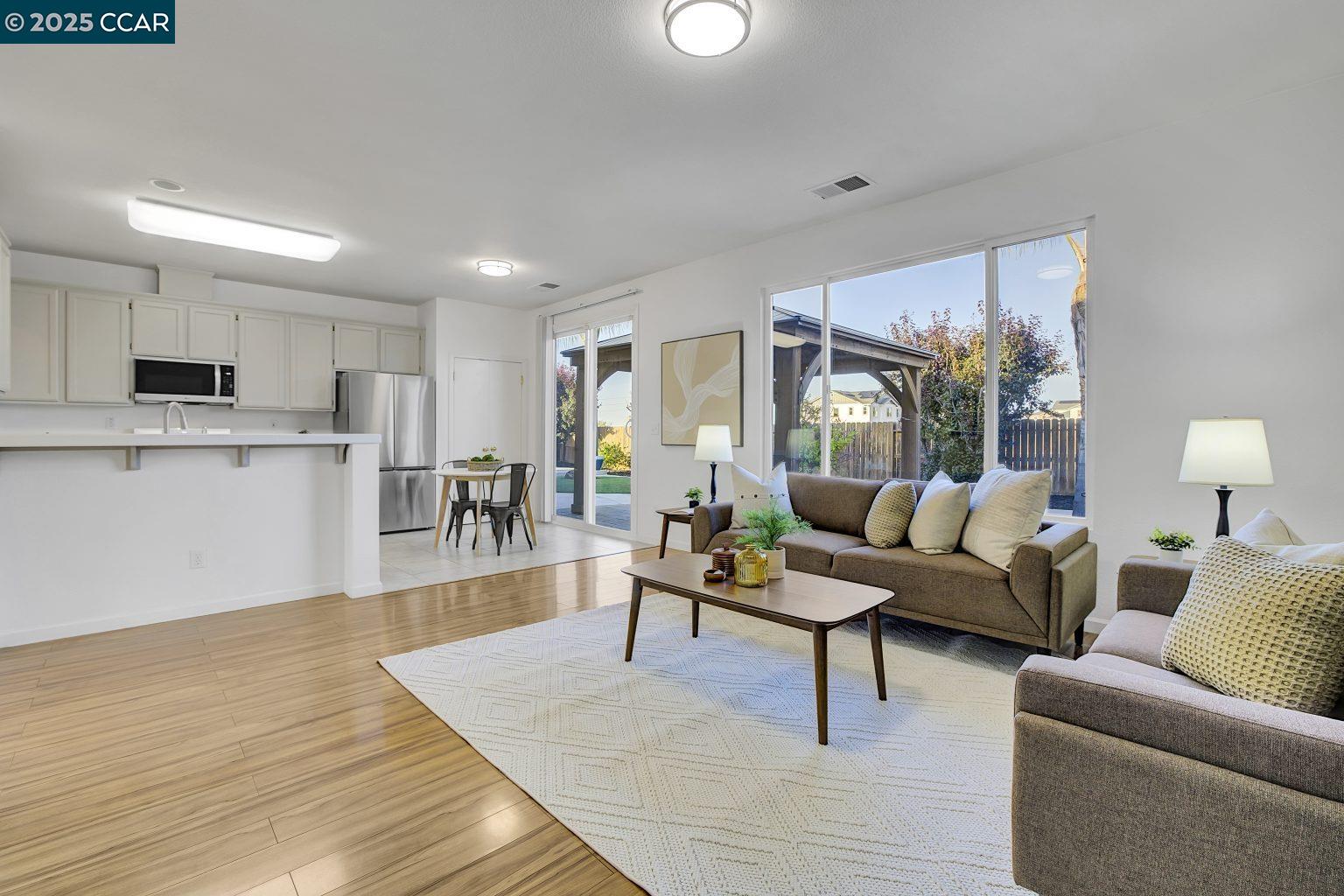 Detail Gallery Image 8 of 37 For 563 Silver Saddle Dr, Pittsburg,  CA 94565 - 4 Beds | 2 Baths