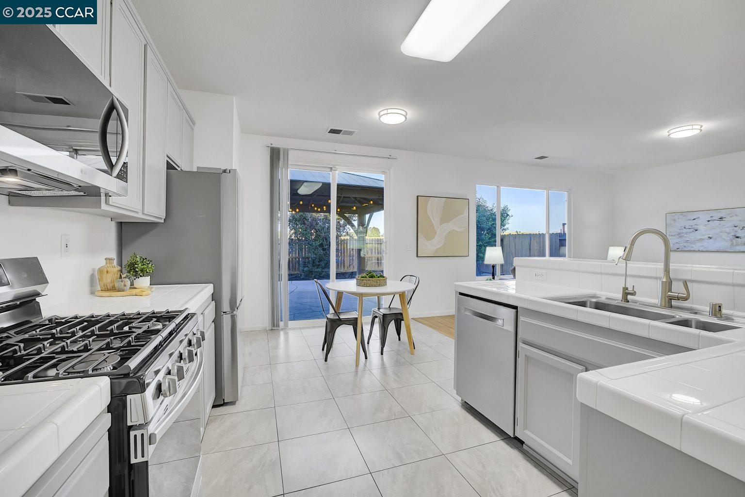 Detail Gallery Image 9 of 37 For 563 Silver Saddle Dr, Pittsburg,  CA 94565 - 4 Beds | 2 Baths