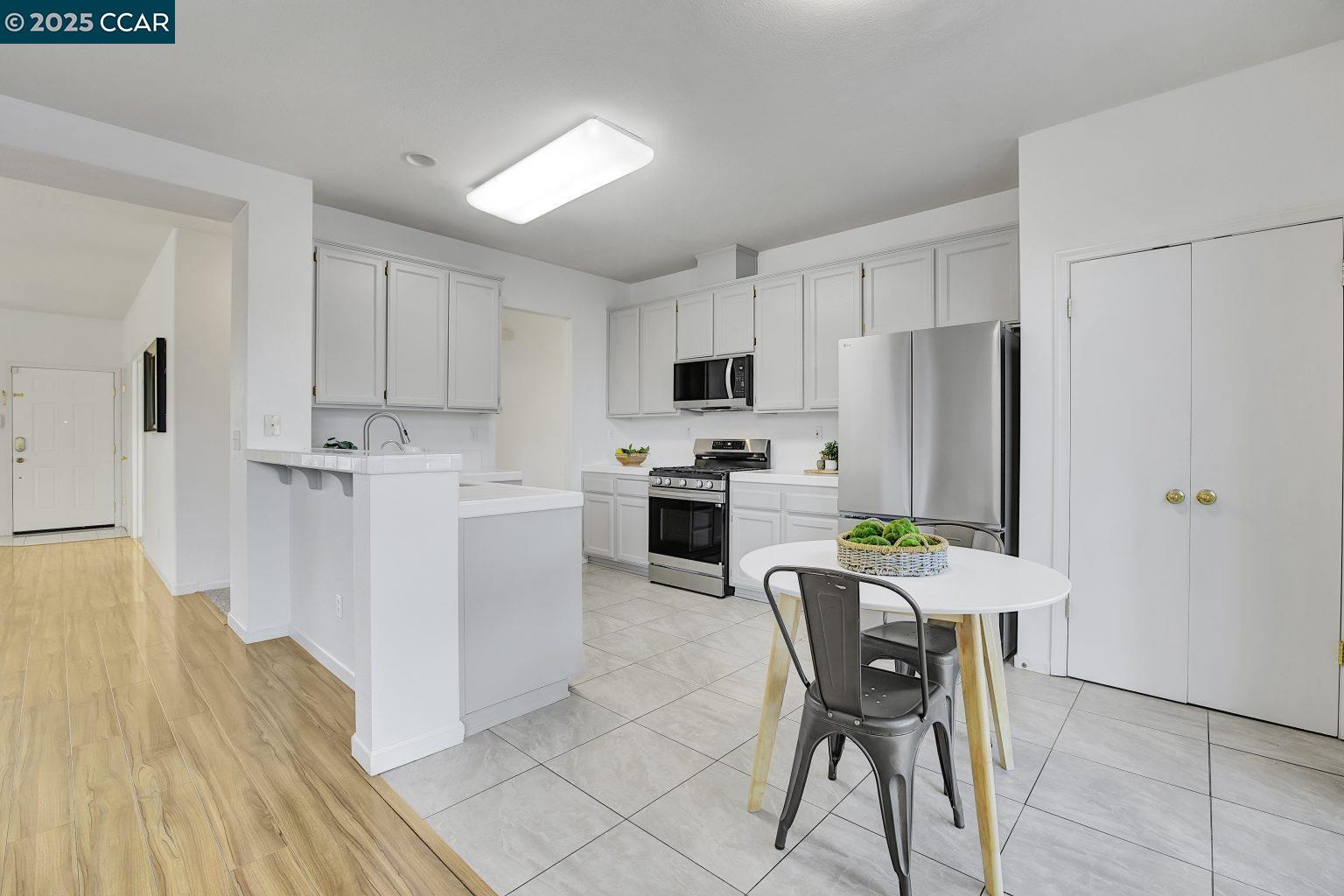 Detail Gallery Image 10 of 37 For 563 Silver Saddle Dr, Pittsburg,  CA 94565 - 4 Beds | 2 Baths