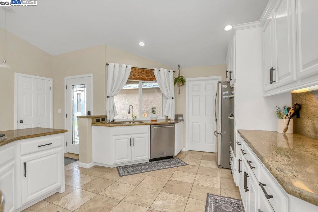 Detail Gallery Image 13 of 49 For 1864 Dune Point Way, Discovery Bay,  CA 94505 - 3 Beds | 2 Baths