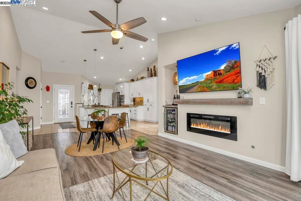 Detail Gallery Image 9 of 49 For 1864 Dune Point Way, Discovery Bay,  CA 94505 - 3 Beds | 2 Baths