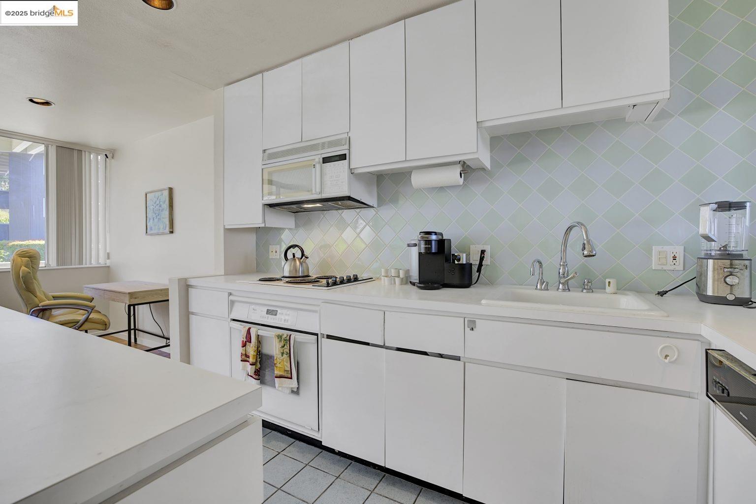 Detail Gallery Image 5 of 30 For 14 Janet Way #151,  Tiburon,  CA 94920 - 1 Beds | 1 Baths