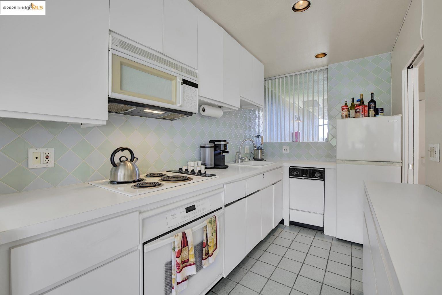 Detail Gallery Image 6 of 30 For 14 Janet Way #151,  Tiburon,  CA 94920 - 1 Beds | 1 Baths