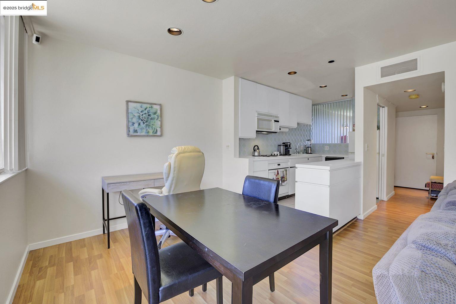 Detail Gallery Image 8 of 30 For 14 Janet Way #151,  Tiburon,  CA 94920 - 1 Beds | 1 Baths