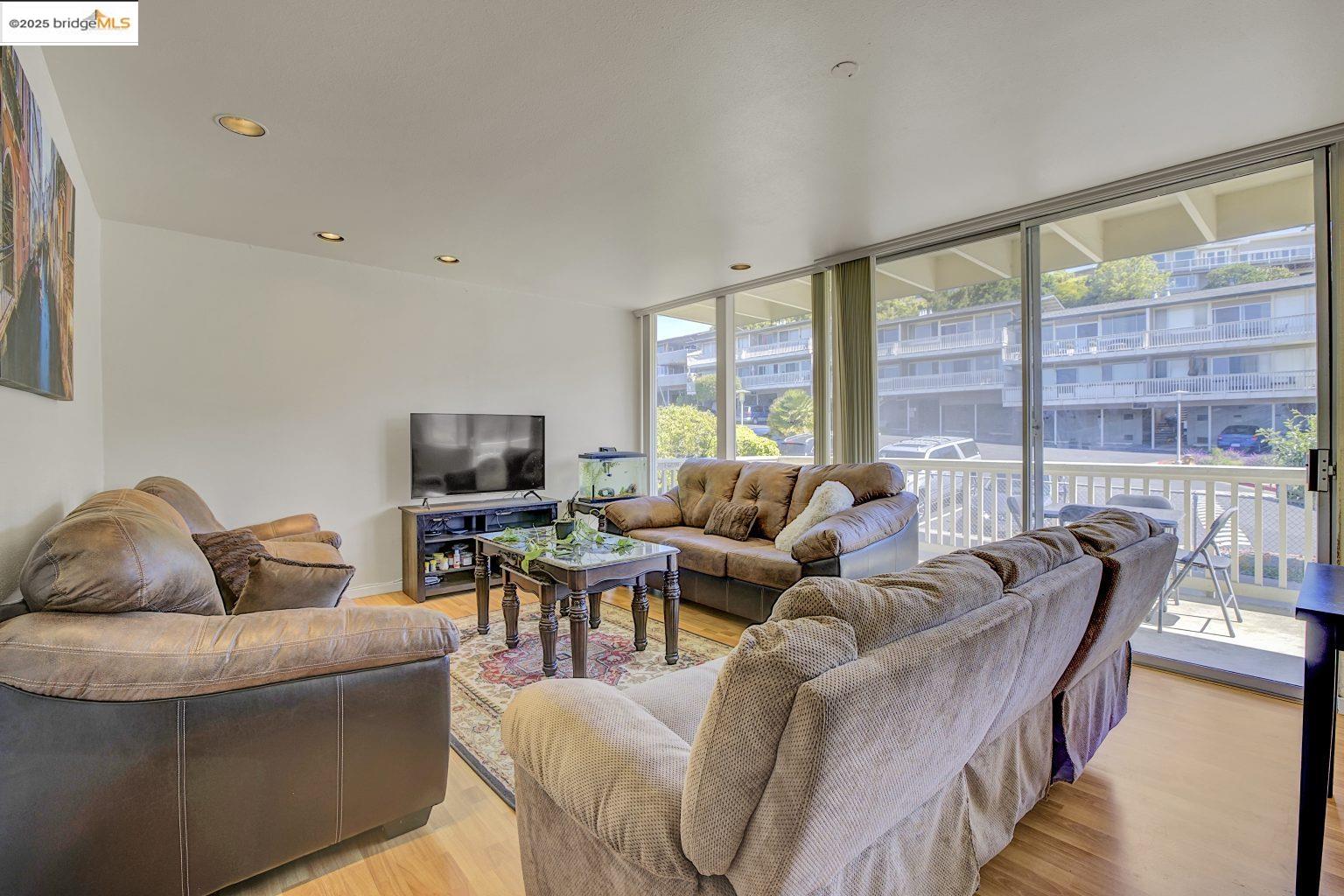 Detail Gallery Image 10 of 30 For 14 Janet Way #151,  Tiburon,  CA 94920 - 1 Beds | 1 Baths
