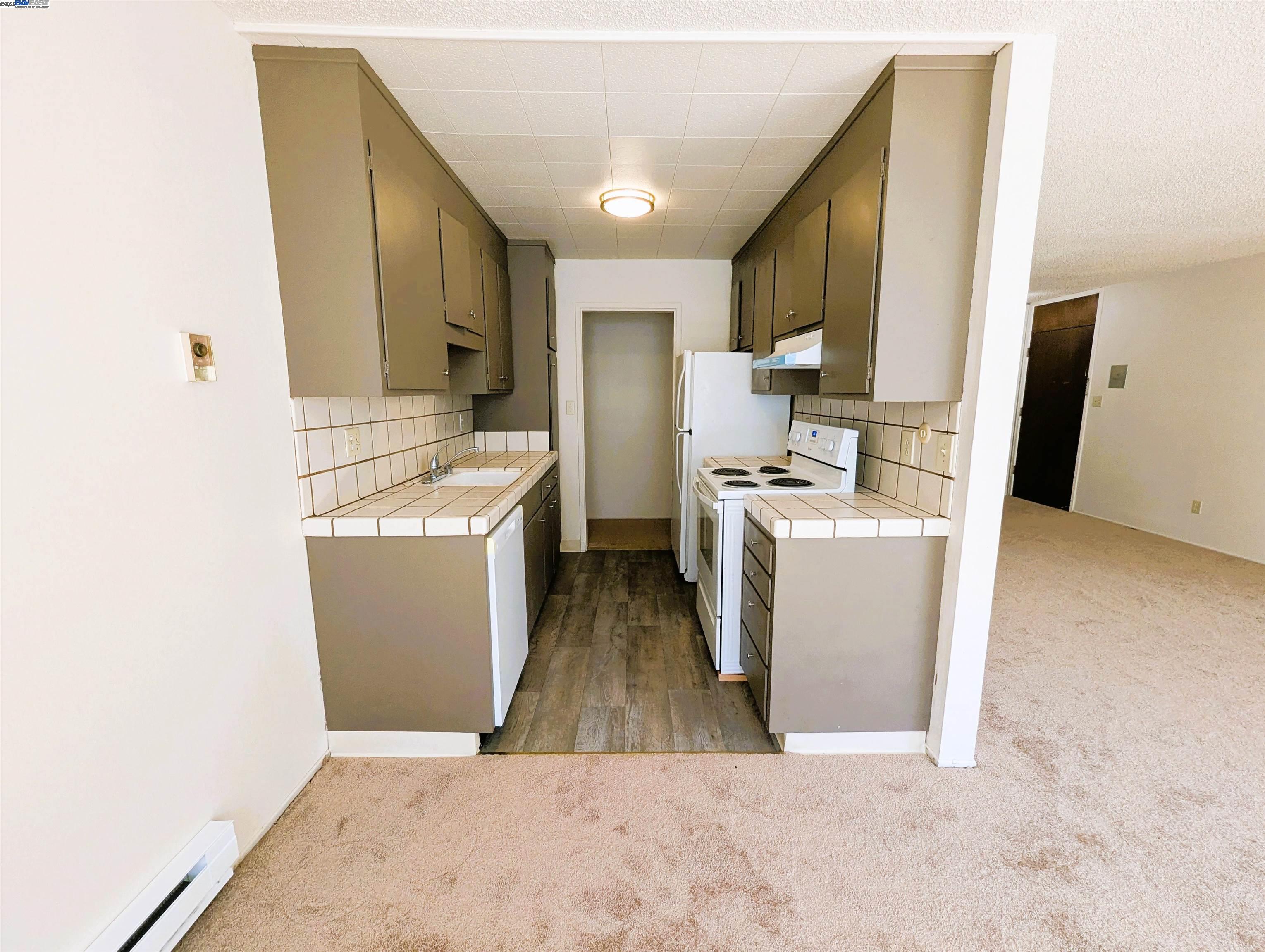 Photo #12: 41097225 Listing: Photo #12
