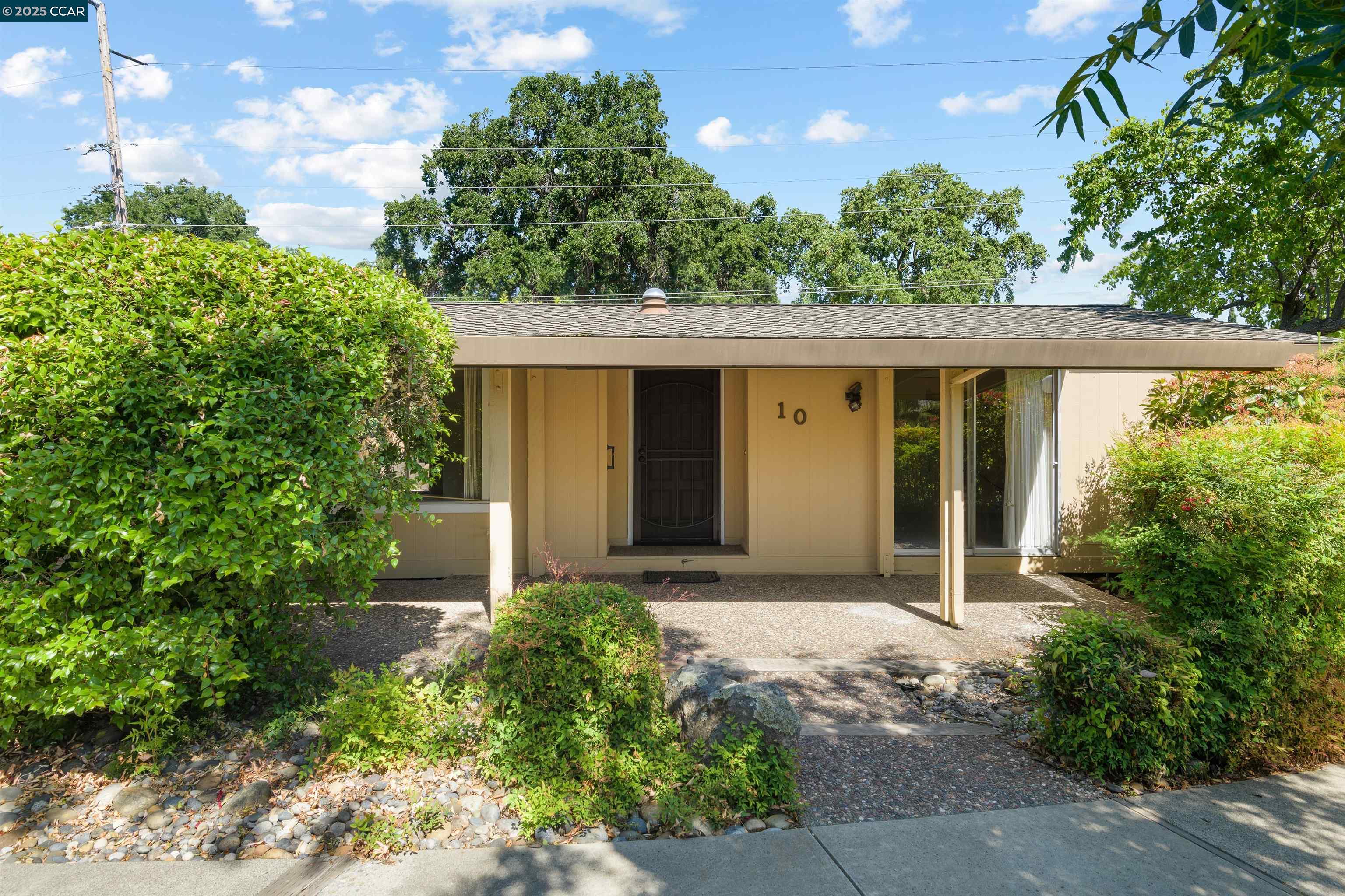 Detail Gallery Image 1 of 1 For 1201 Monument Blvd Spc 10,  Concord,  CA 94520 - 3 Beds | 2 Baths