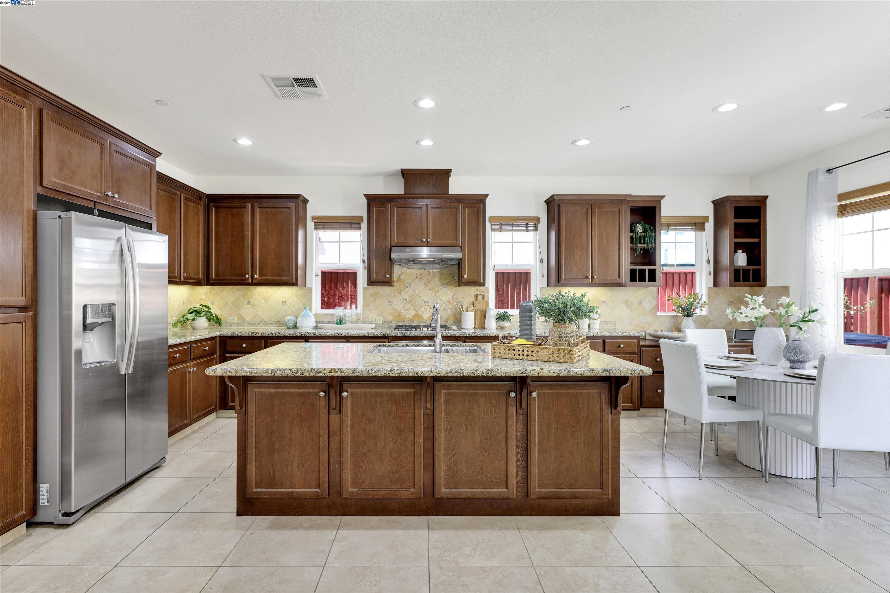 Detail Gallery Image 11 of 60 For 193 Lucy Ln, San Ramon,  CA 94582 - 4 Beds | 4 Baths