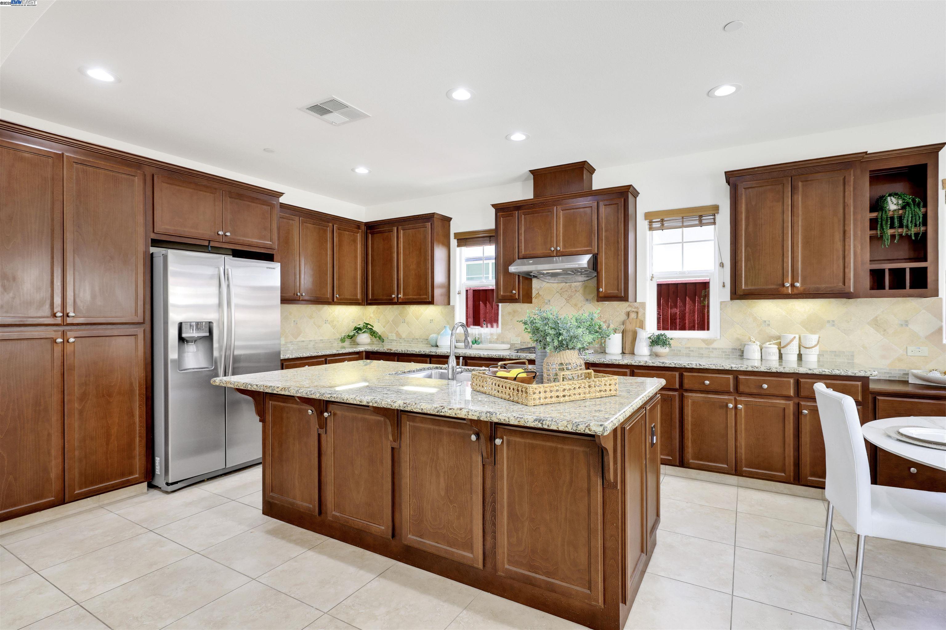 Detail Gallery Image 13 of 60 For 193 Lucy Ln, San Ramon,  CA 94582 - 4 Beds | 4 Baths