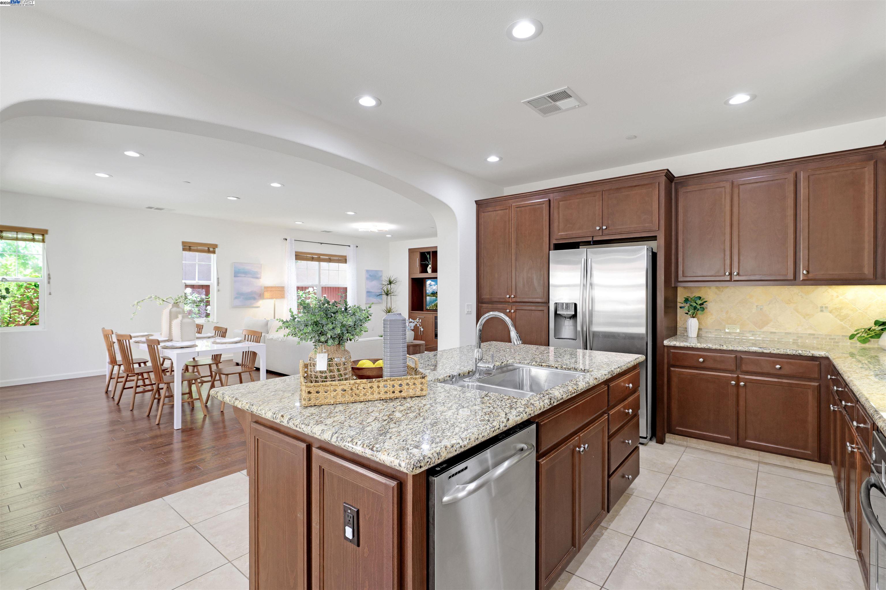 Detail Gallery Image 14 of 60 For 193 Lucy Ln, San Ramon,  CA 94582 - 4 Beds | 4 Baths