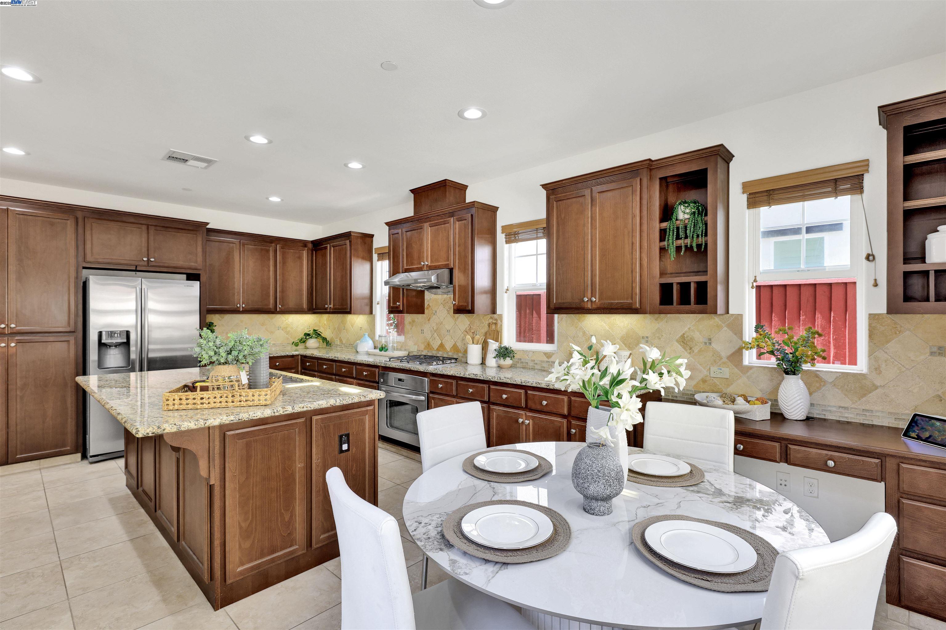 Detail Gallery Image 15 of 60 For 193 Lucy Ln, San Ramon,  CA 94582 - 4 Beds | 4 Baths