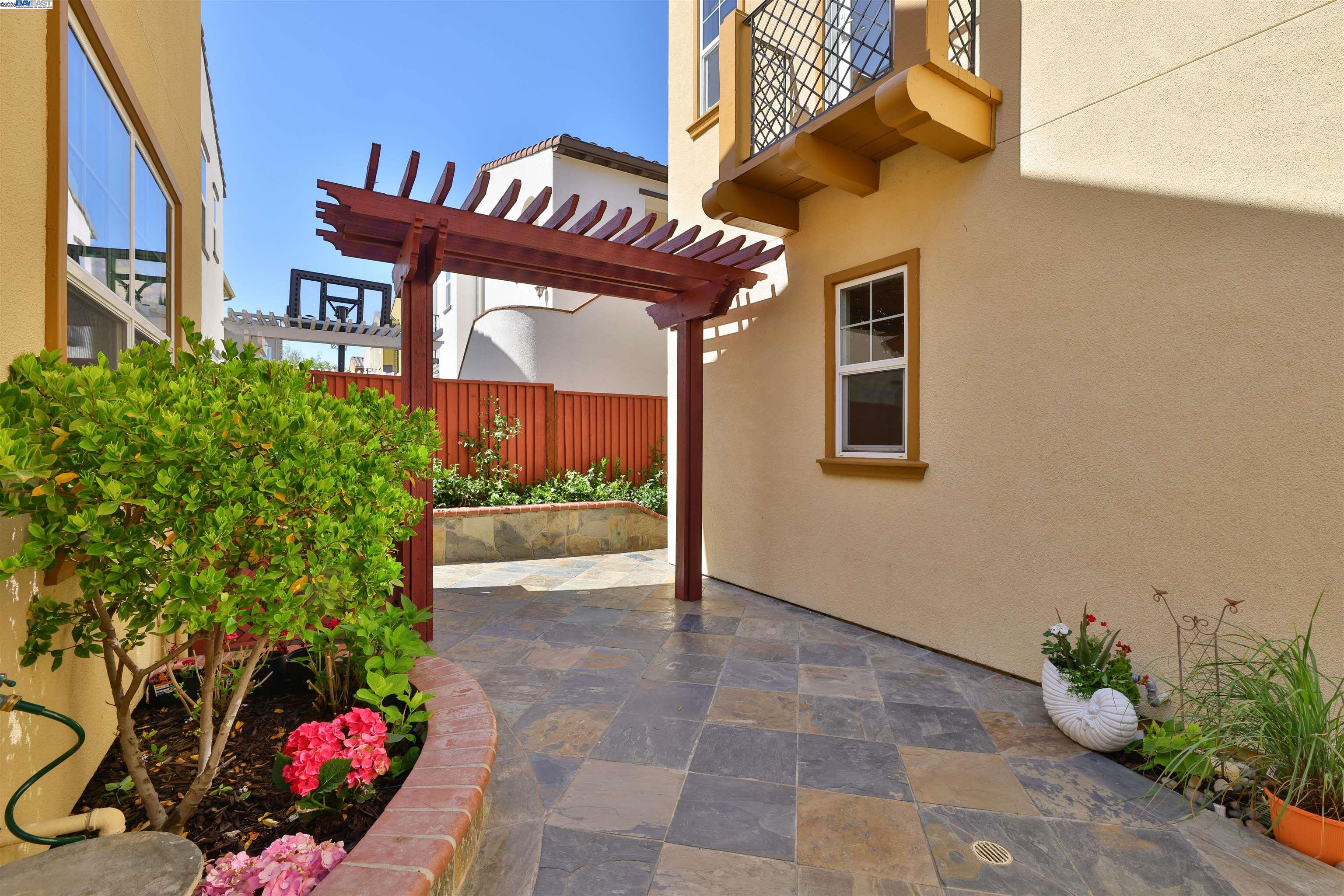 Detail Gallery Image 37 of 60 For 193 Lucy Ln, San Ramon,  CA 94582 - 4 Beds | 4 Baths