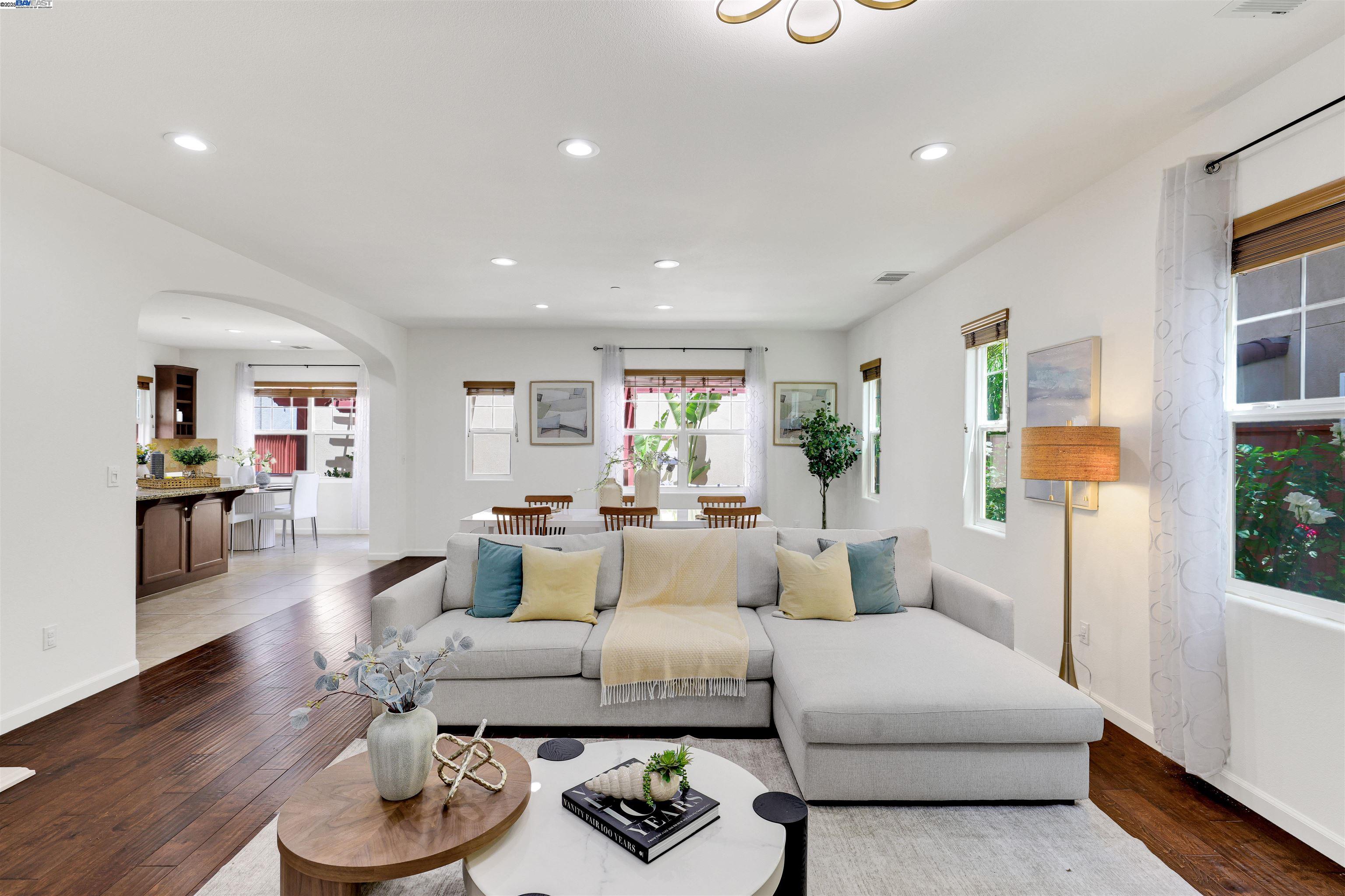 Detail Gallery Image 8 of 60 For 193 Lucy Ln, San Ramon,  CA 94582 - 4 Beds | 4 Baths