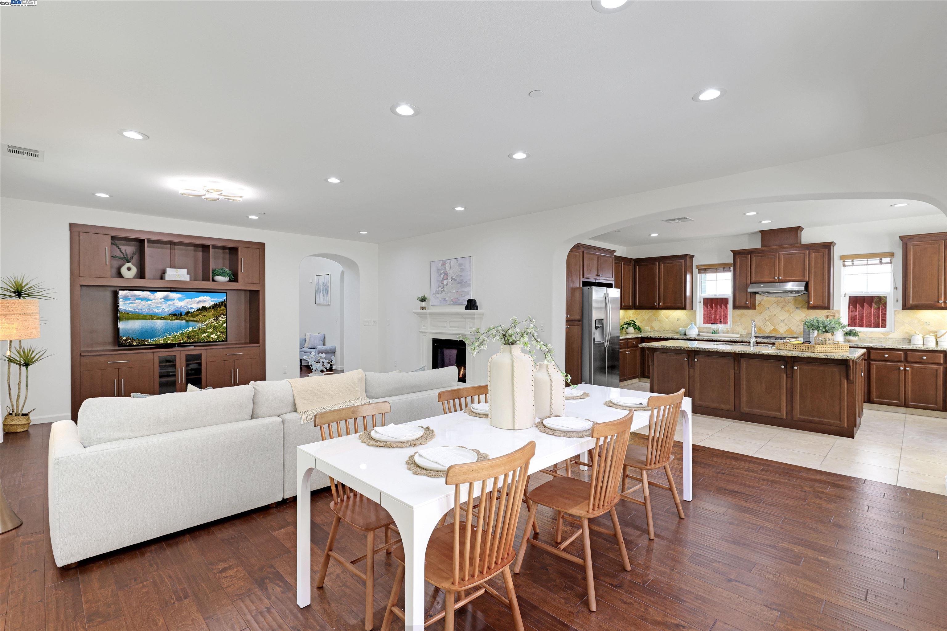 Detail Gallery Image 9 of 60 For 193 Lucy Ln, San Ramon,  CA 94582 - 4 Beds | 4 Baths