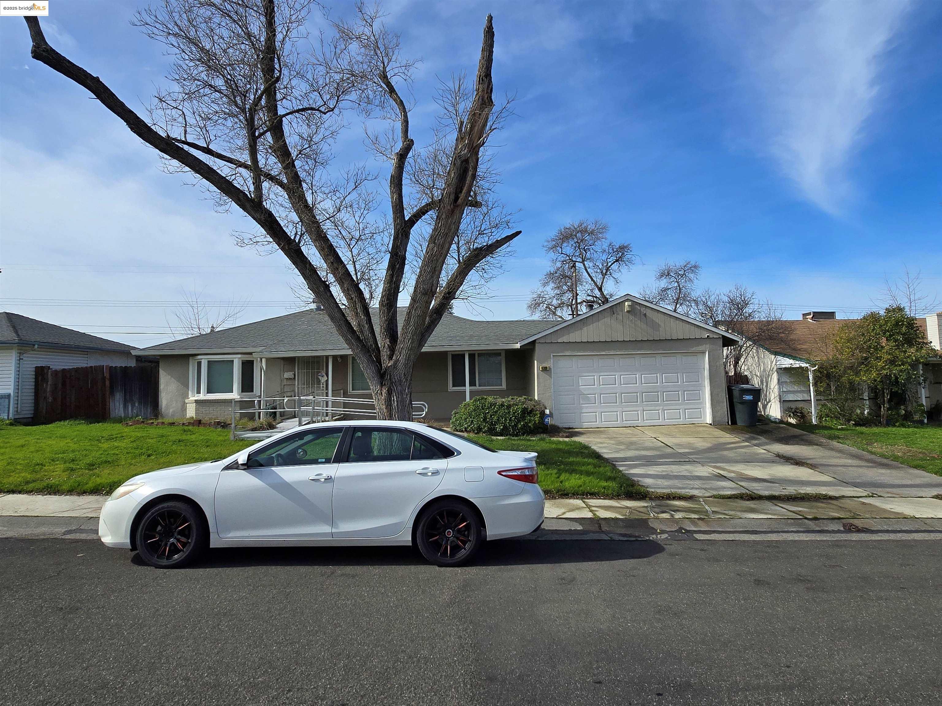 Detail Gallery Image 1 of 6 For 6309 Claussen Way, North Highlands,  CA 95660 - 3 Beds | 1 Baths