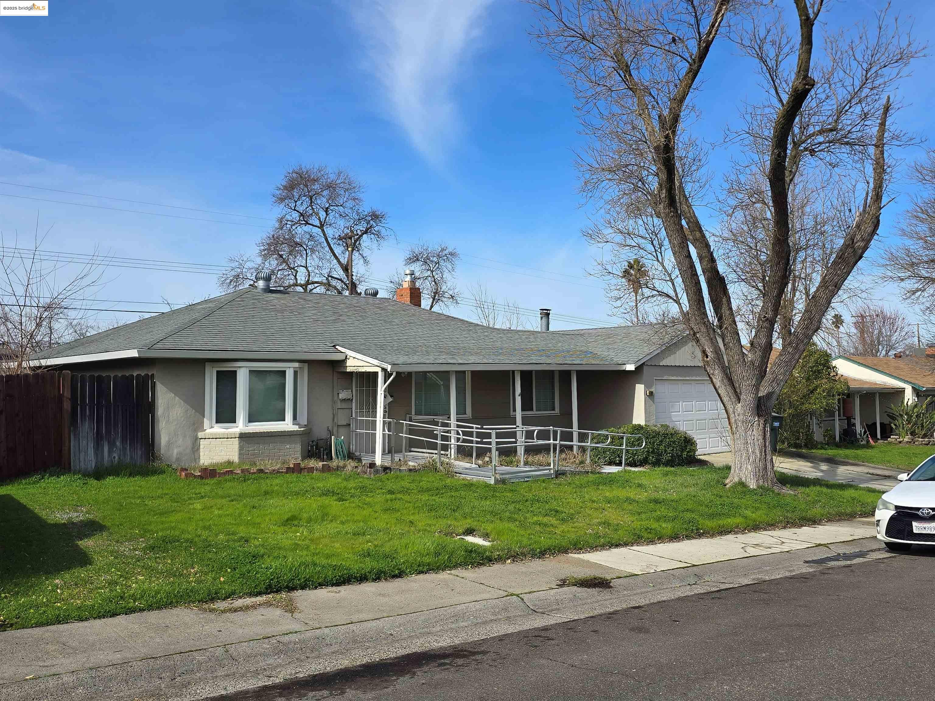 Detail Gallery Image 2 of 6 For 6309 Claussen Way, North Highlands,  CA 95660 - 3 Beds | 1 Baths