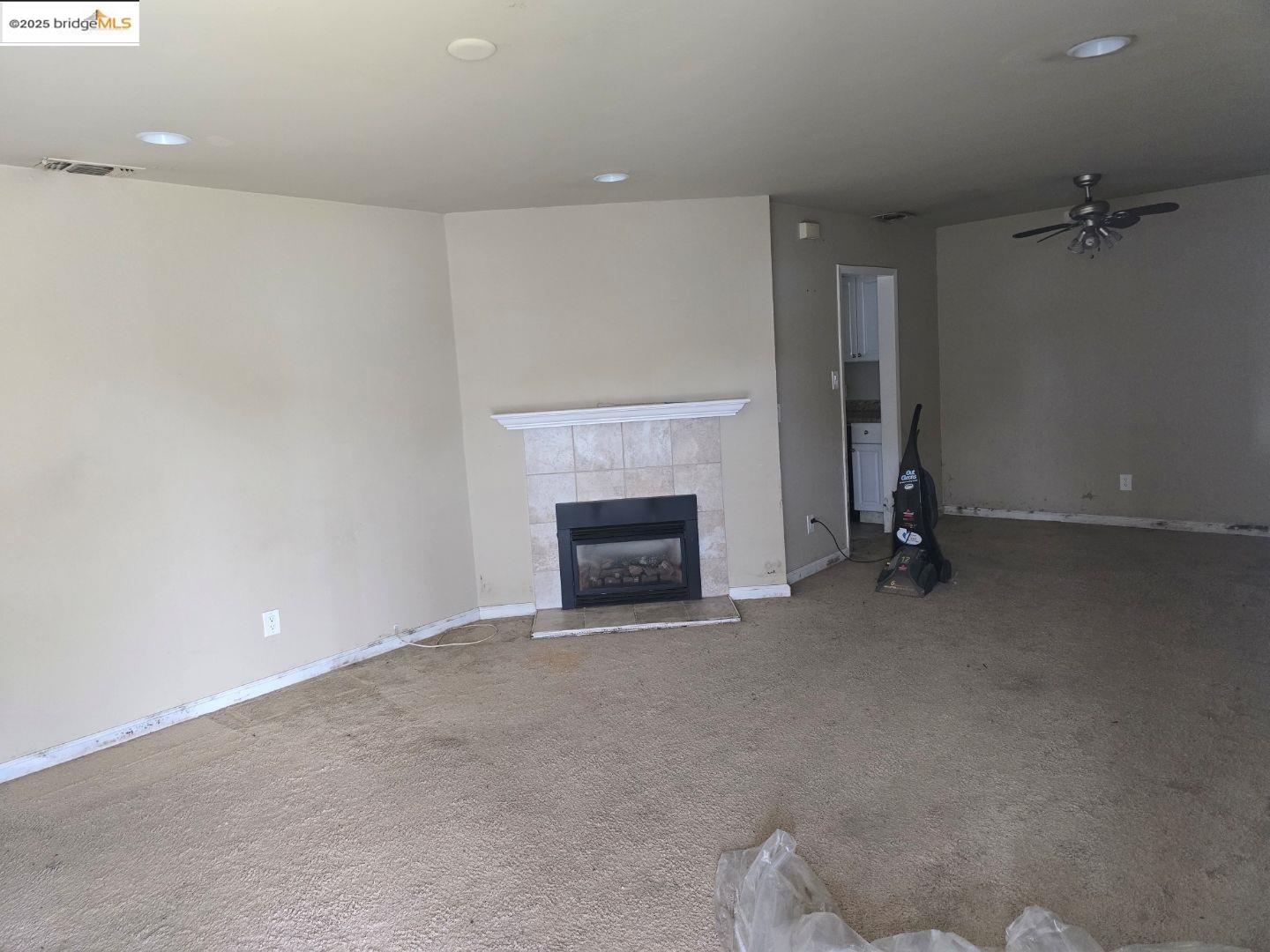 Detail Gallery Image 4 of 6 For 6309 Claussen Way, North Highlands,  CA 95660 - 3 Beds | 1 Baths
