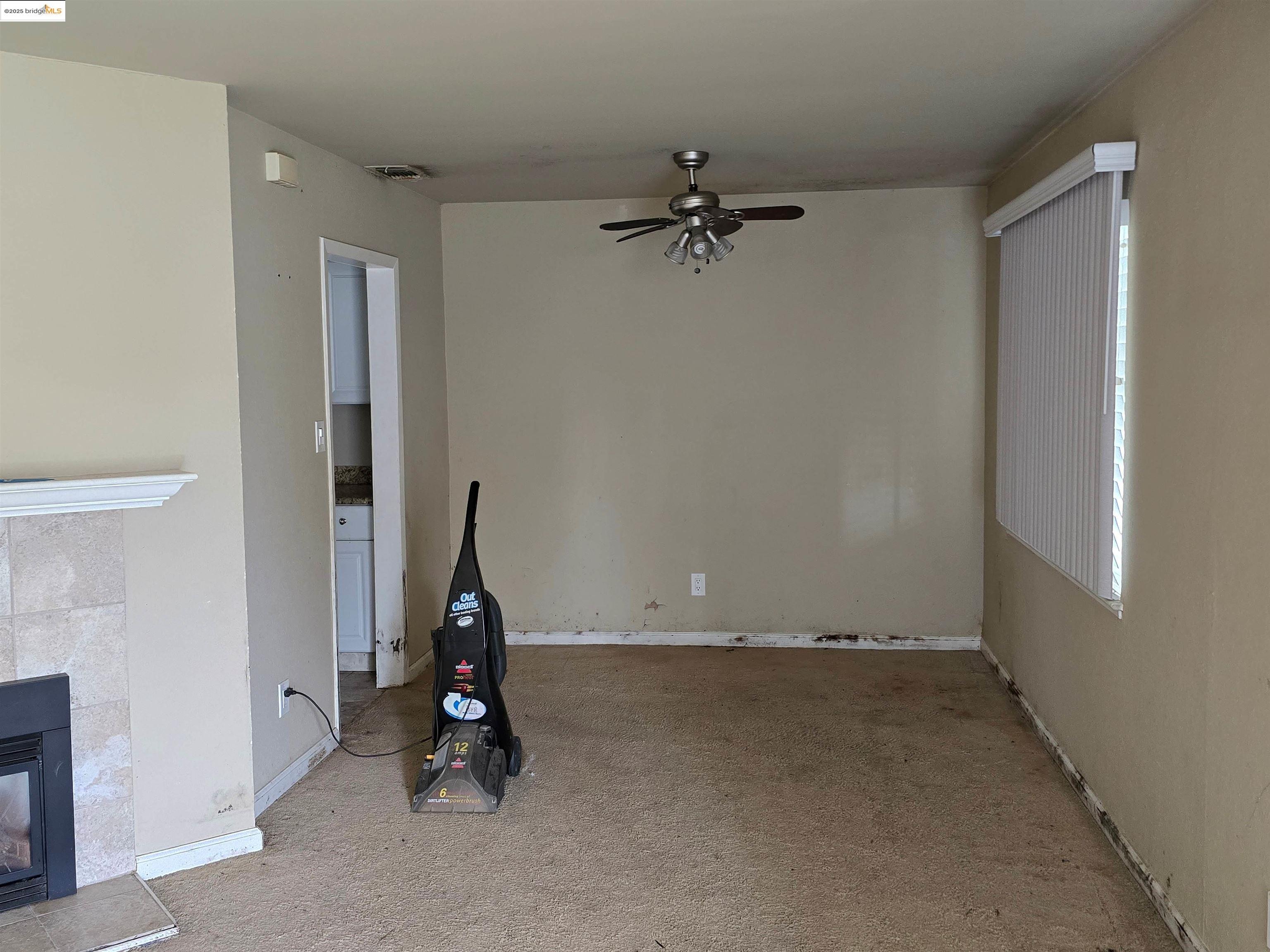 Detail Gallery Image 5 of 6 For 6309 Claussen Way, North Highlands,  CA 95660 - 3 Beds | 1 Baths
