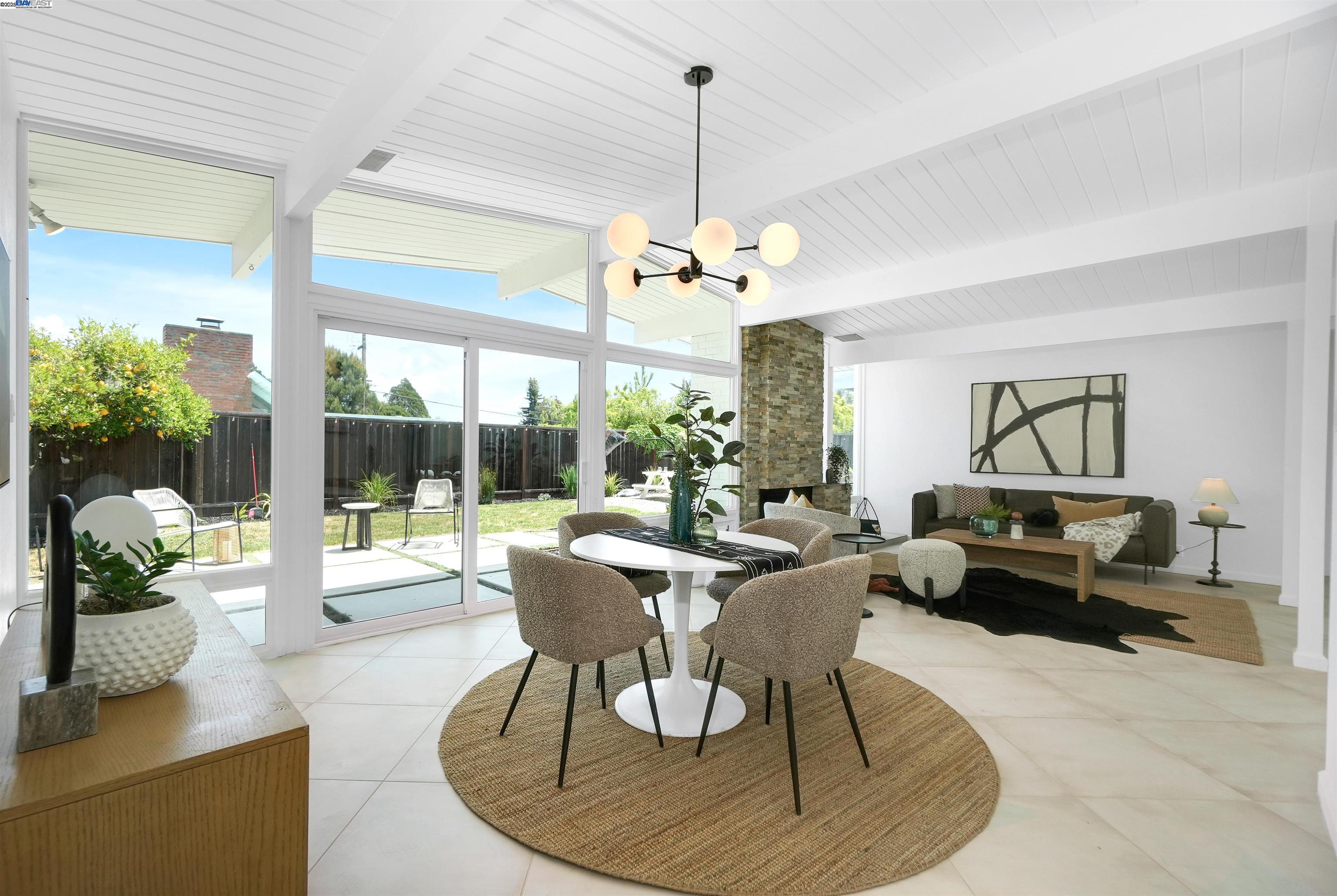 Detail Gallery Image 13 of 59 For 5893 Highwood Rd, Castro Valley,  CA 94552 - 4 Beds | 2 Baths