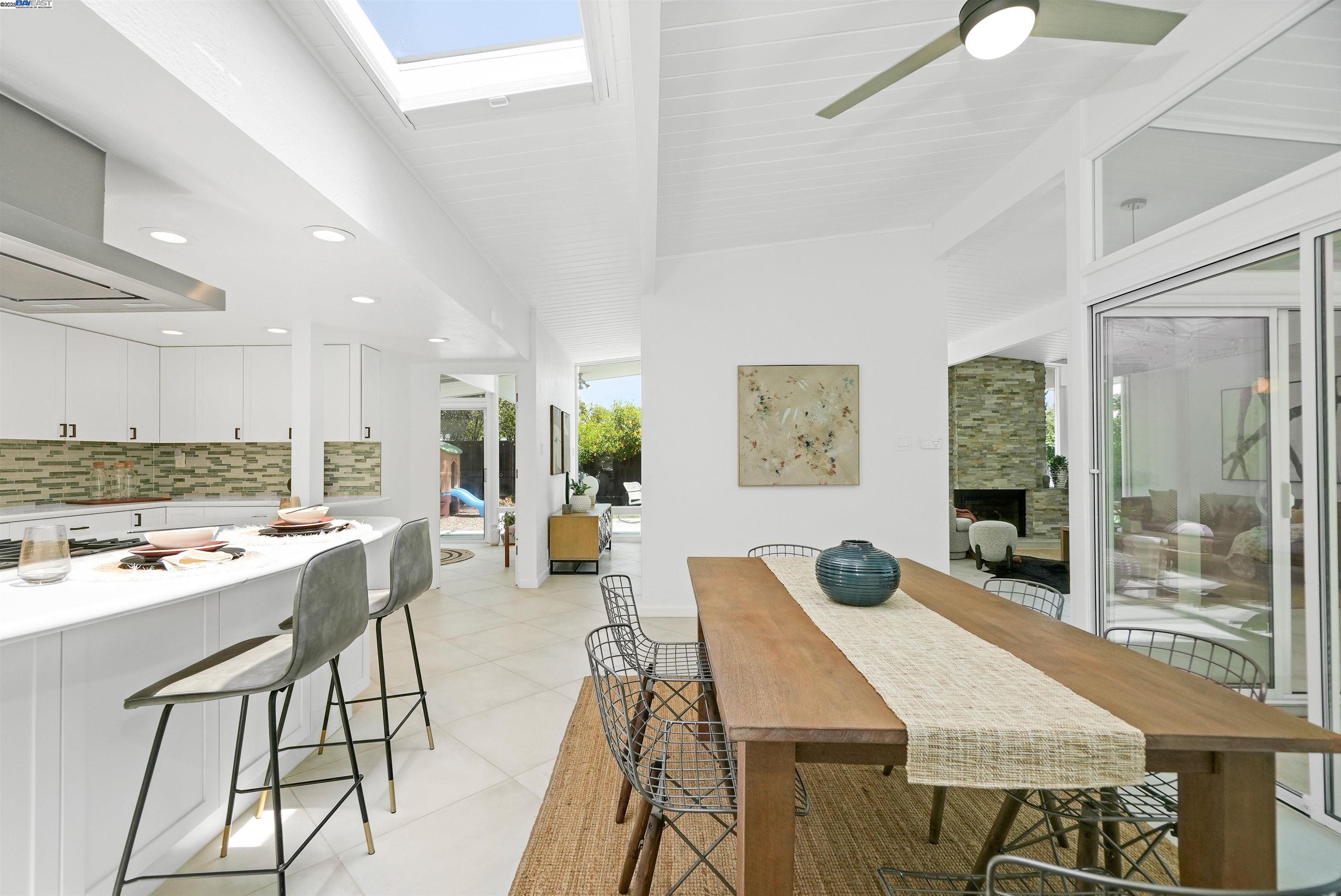 Detail Gallery Image 18 of 59 For 5893 Highwood Rd, Castro Valley,  CA 94552 - 4 Beds | 2 Baths